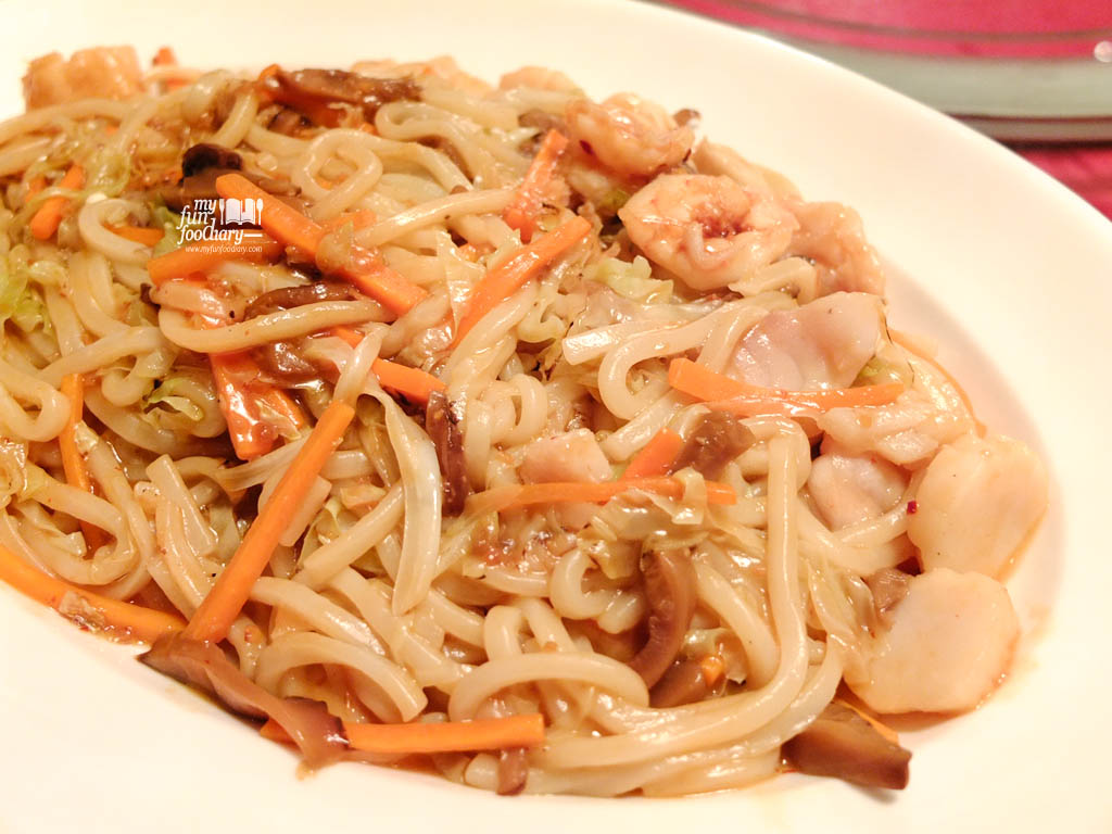 Stir Fried Shanghai style Noodles with Seafood and Shang Palace Premium X.O Sauce 