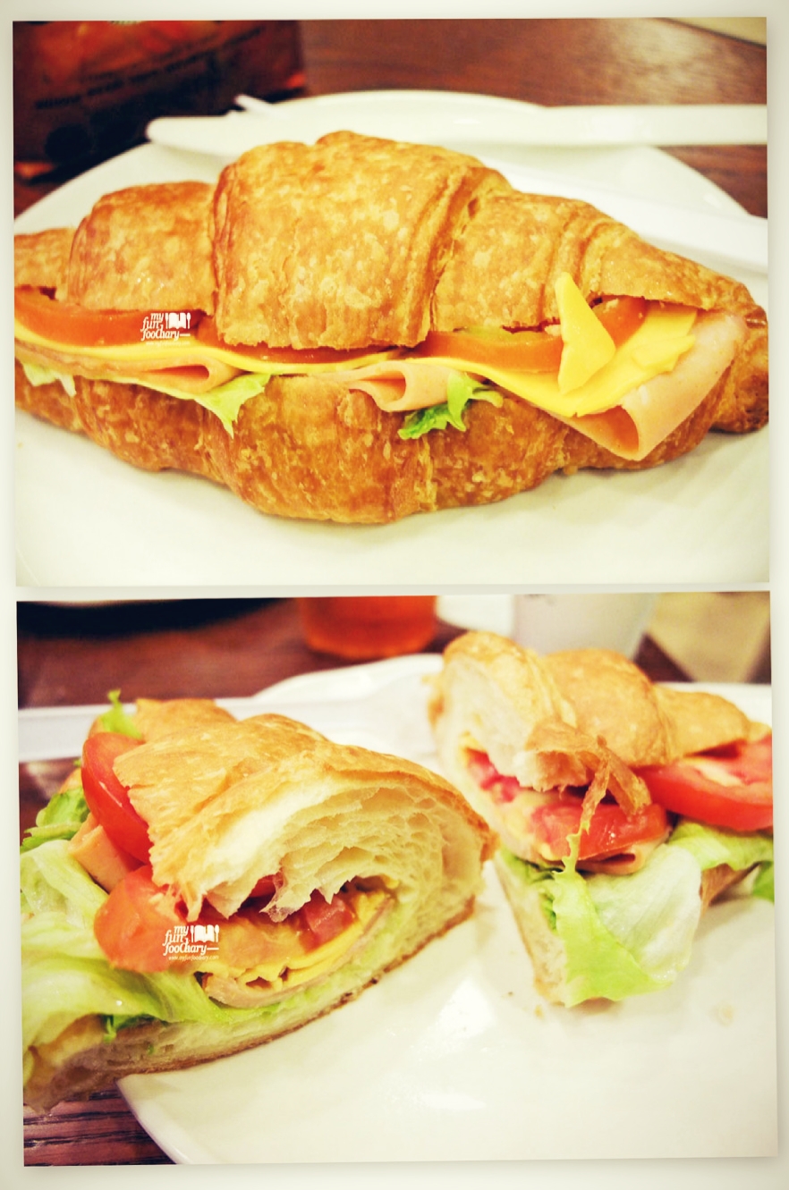 Chicken-Croissant-Sandwich