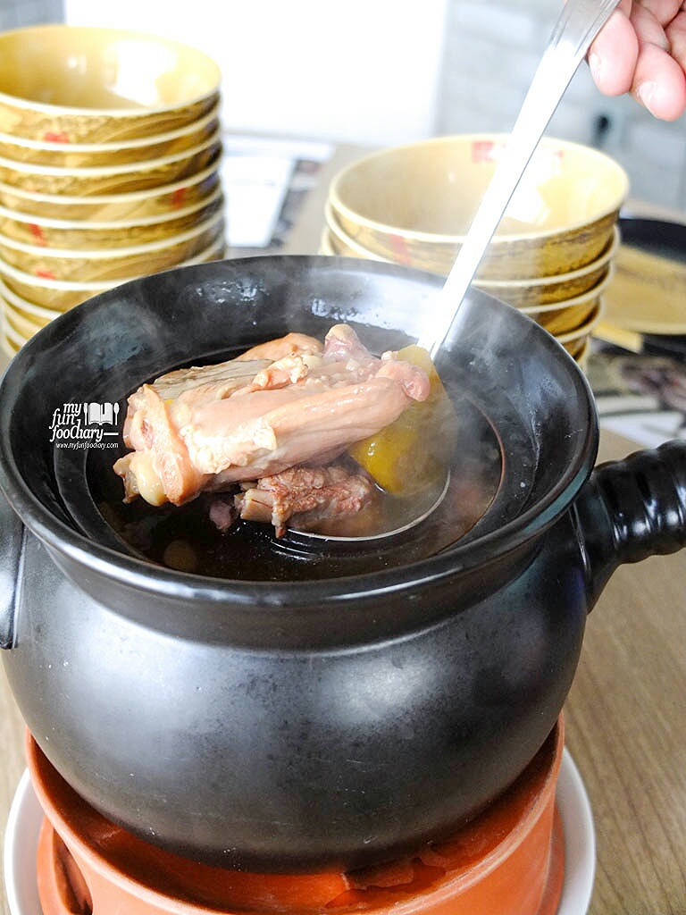 Double-boiled Chicken with Spare Ribs and Ginseng