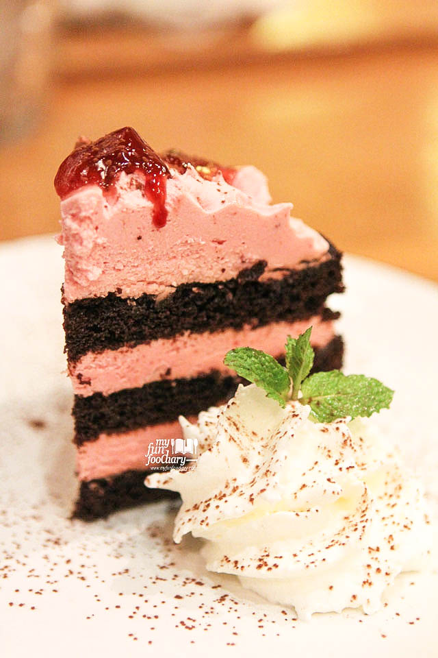 Rustic Chocolate Strawberry Cake