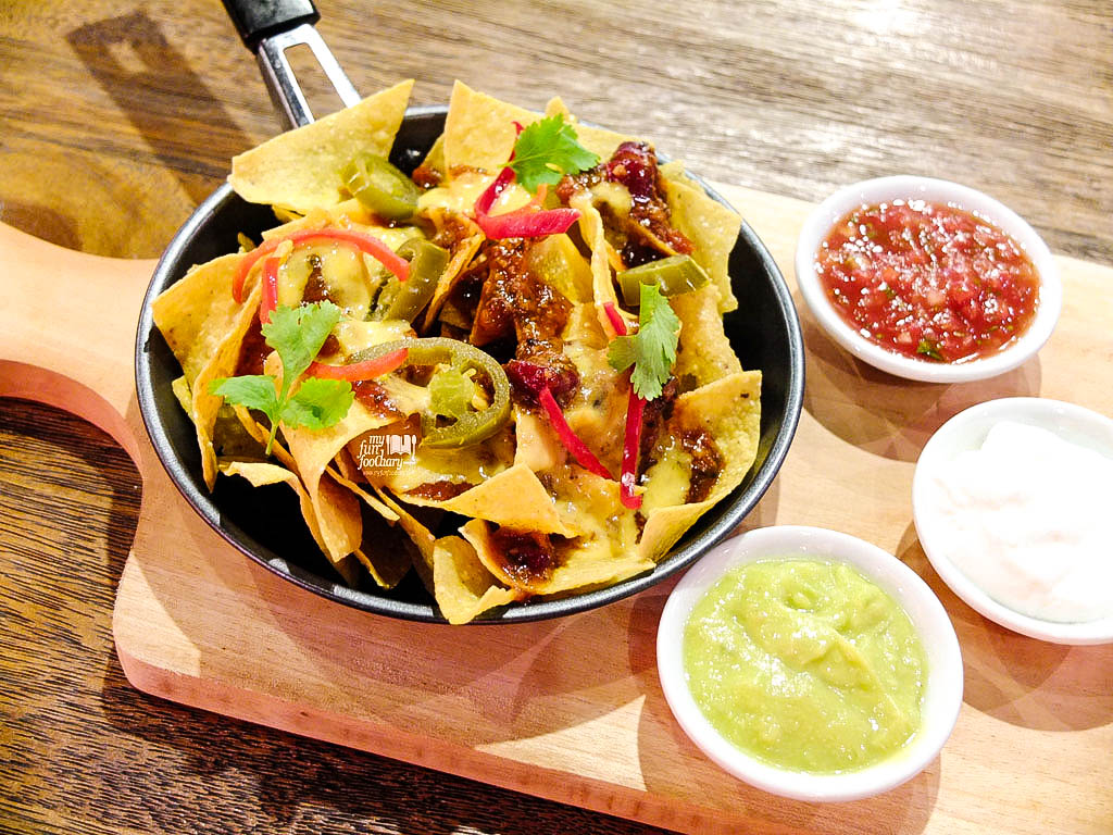 Nachos with Beef Chili Con Carne 