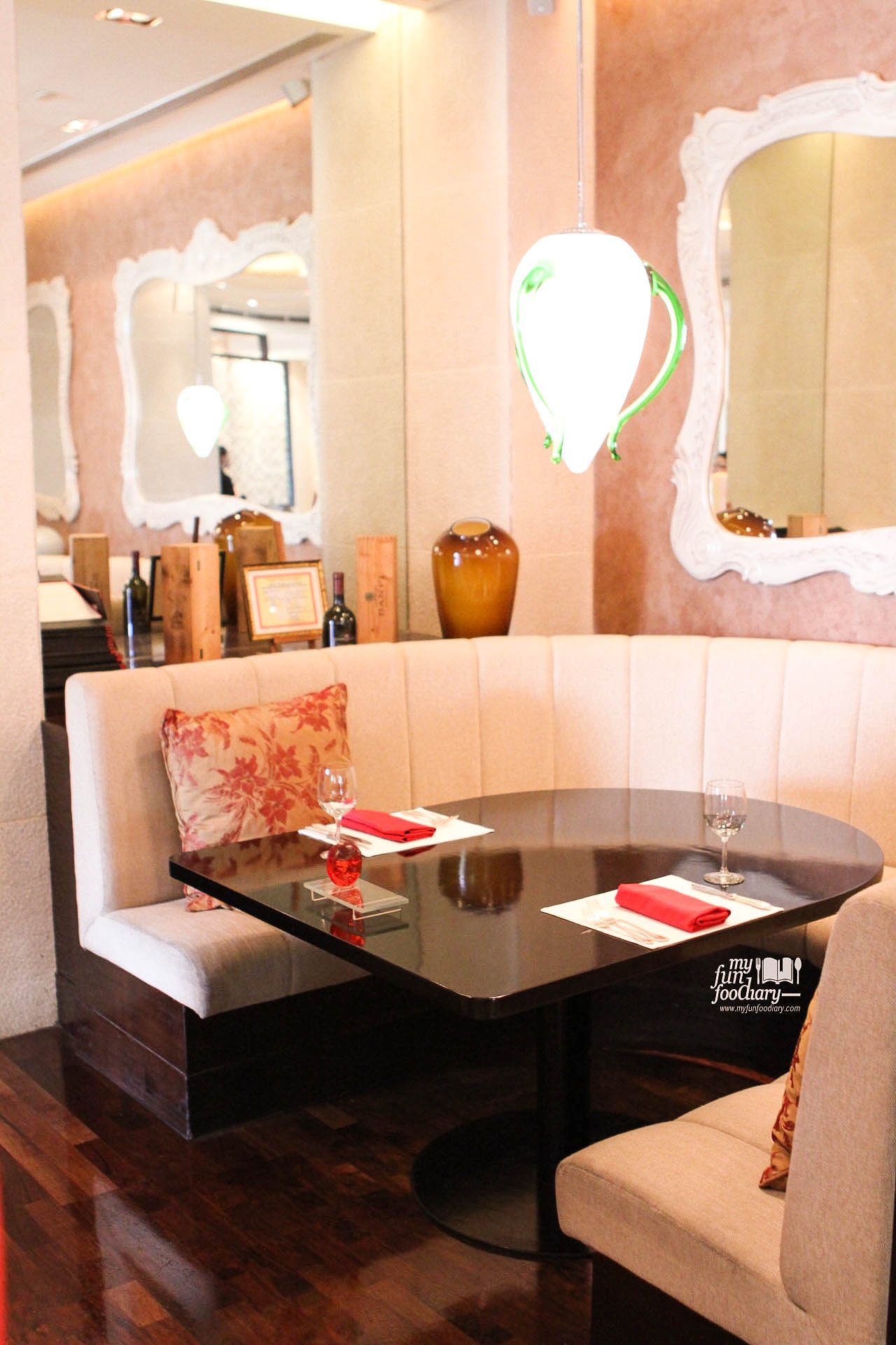 Lounge Area at Rosso Shangri-La Jakarta by Myfunfoodiary