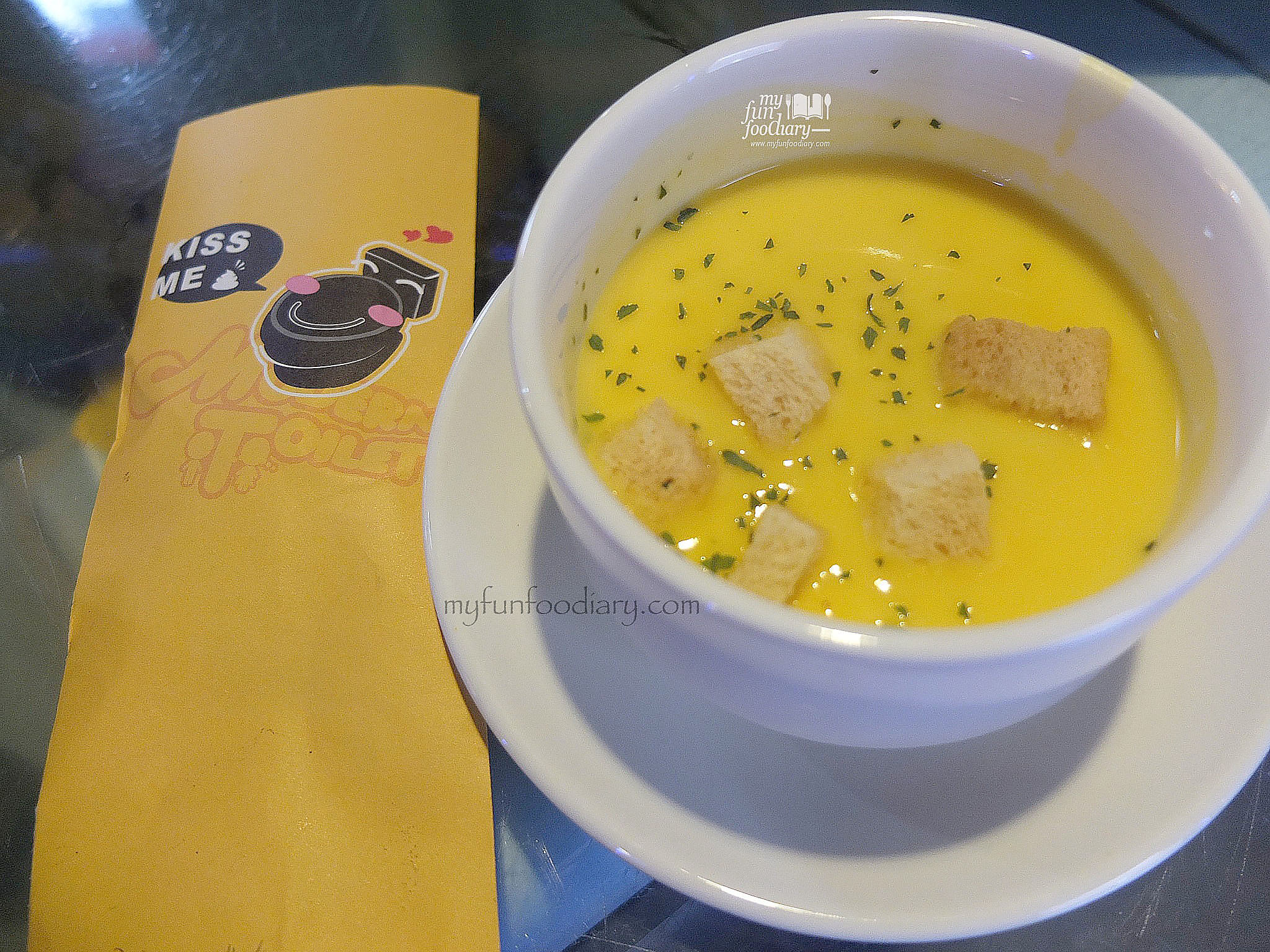Free Soup of The Day at Modern Toilet Cafe Taiwan by Myfunfoodiary 01 copy