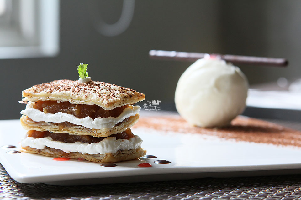 Apple Turnover in Chocolate Sauce & Ice Cream at Le Signature PIK by Myfunfoodiary 02