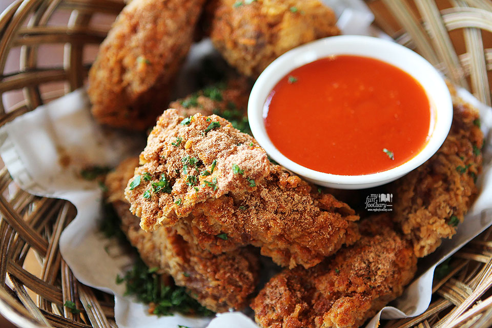 CFC Canteen Fried Chicken Wings with Sriracha Dip at Canteen Pacific Place by Myfunfoodiary 03
