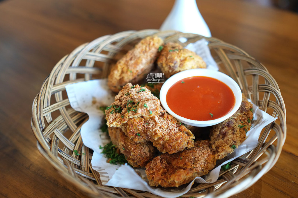 Cfc Canteen Fried Chicken Wings with Sriracha Dip at Canteen Pacific Place by Myfunfoodiary