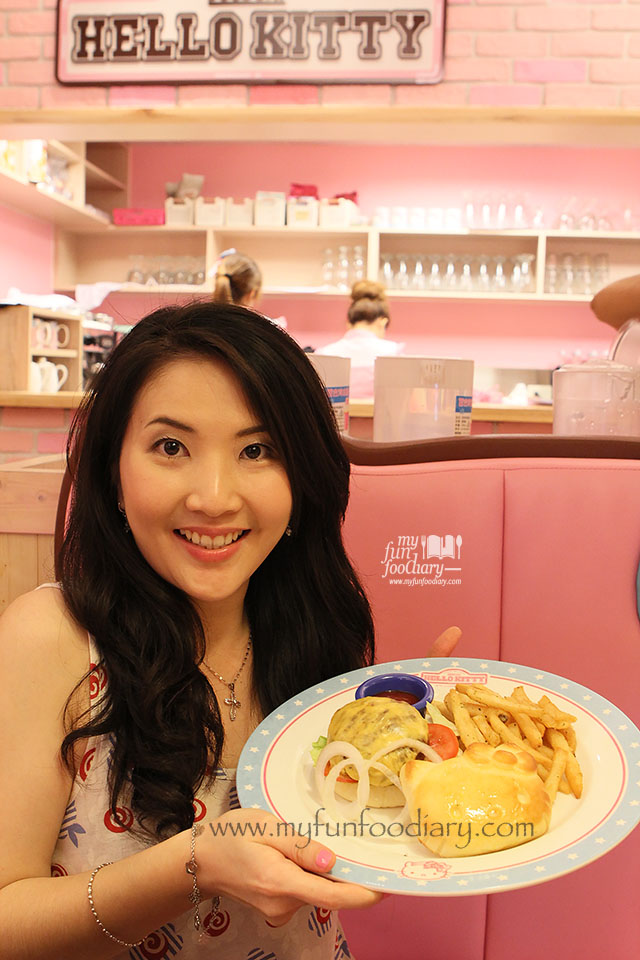Mullie at Hello Kitty Cafe Taiwan by Myfunfoodiary