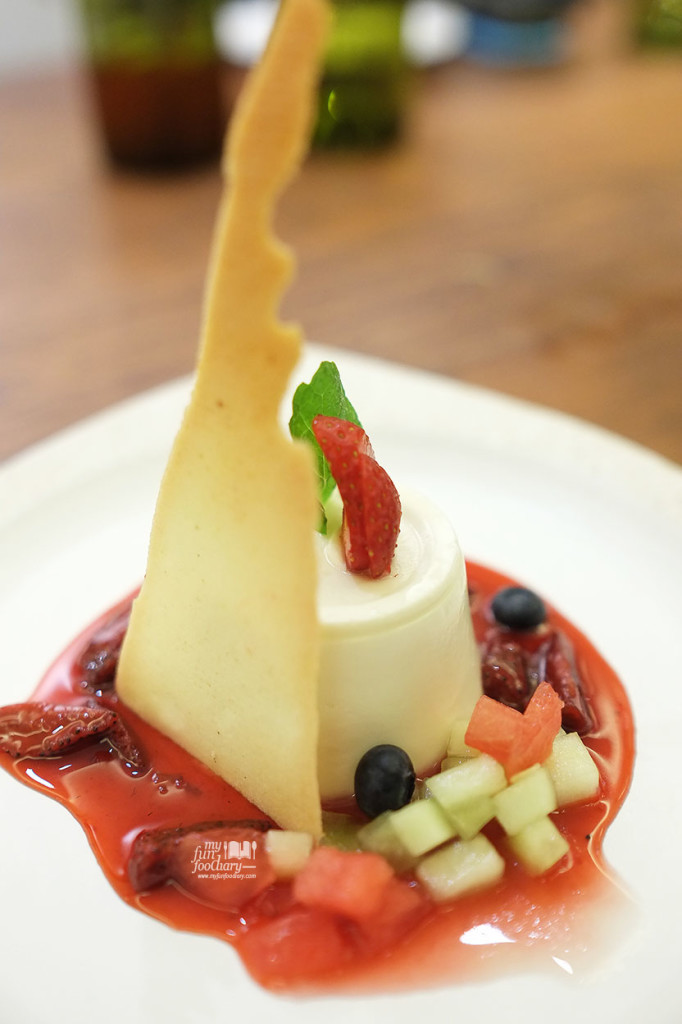 Panacotta and Berry Sauce at AW Kitchen by Akira Watanabe - by Myfunfoodiary
