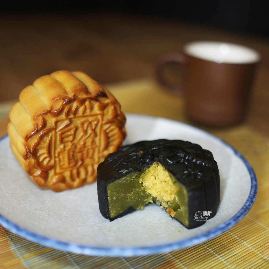 Bamboo Charcoal with Pandan and Coconut Moon Cake Special at JW Marriott Jakarta - by Myfunfoodiary