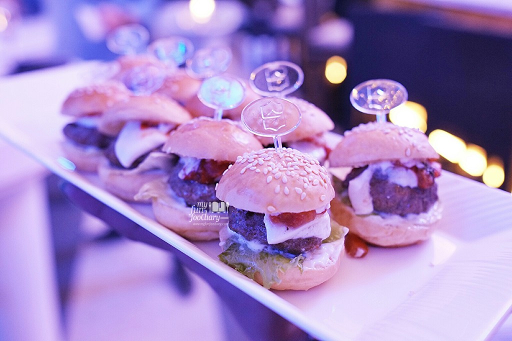Mini Burgers at BLU Shangri-la Jakarta by Myfunfoodiary