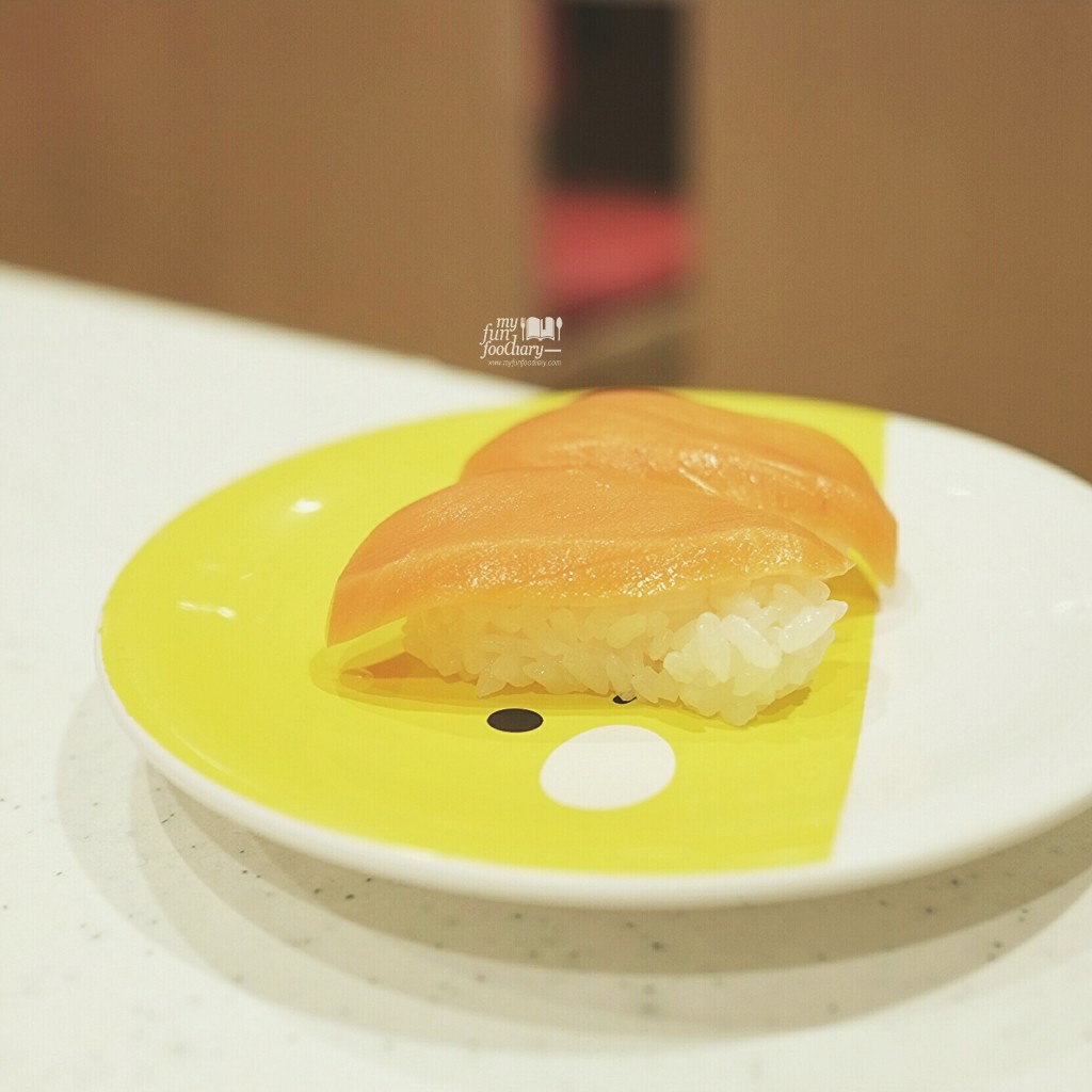 Salmon with Wasabi at Premium Sushi Train KAIO Sushi at Diver City Tokyo - by Myfunfoodiary