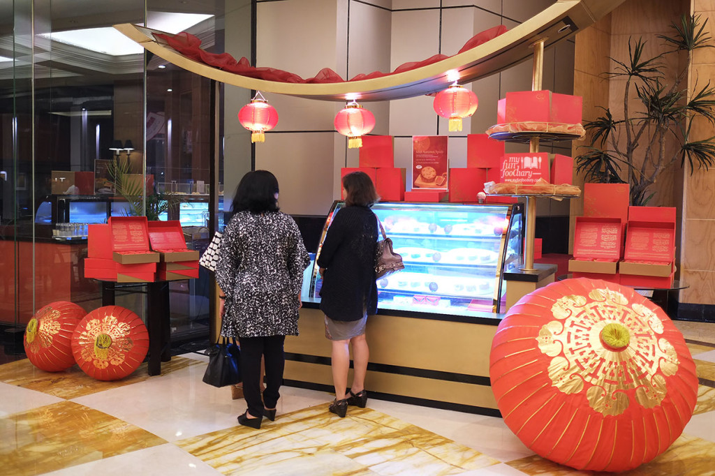 The Moon Cake Counter at JW Marriott Jakarta by Myfunfoodiary