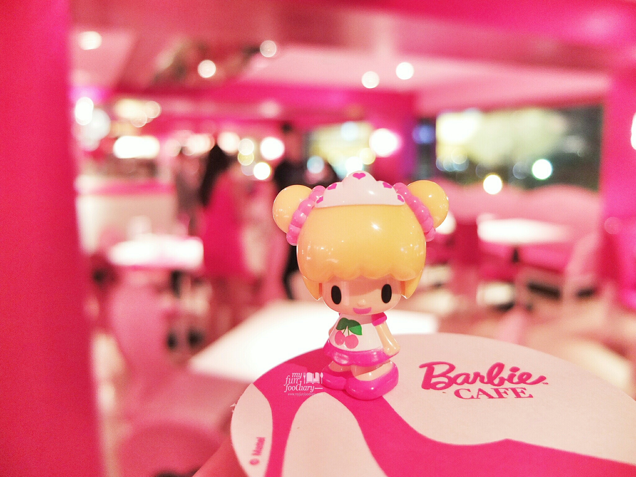 Inside Barbie Cafe Taiwan by Myfunfoodiary