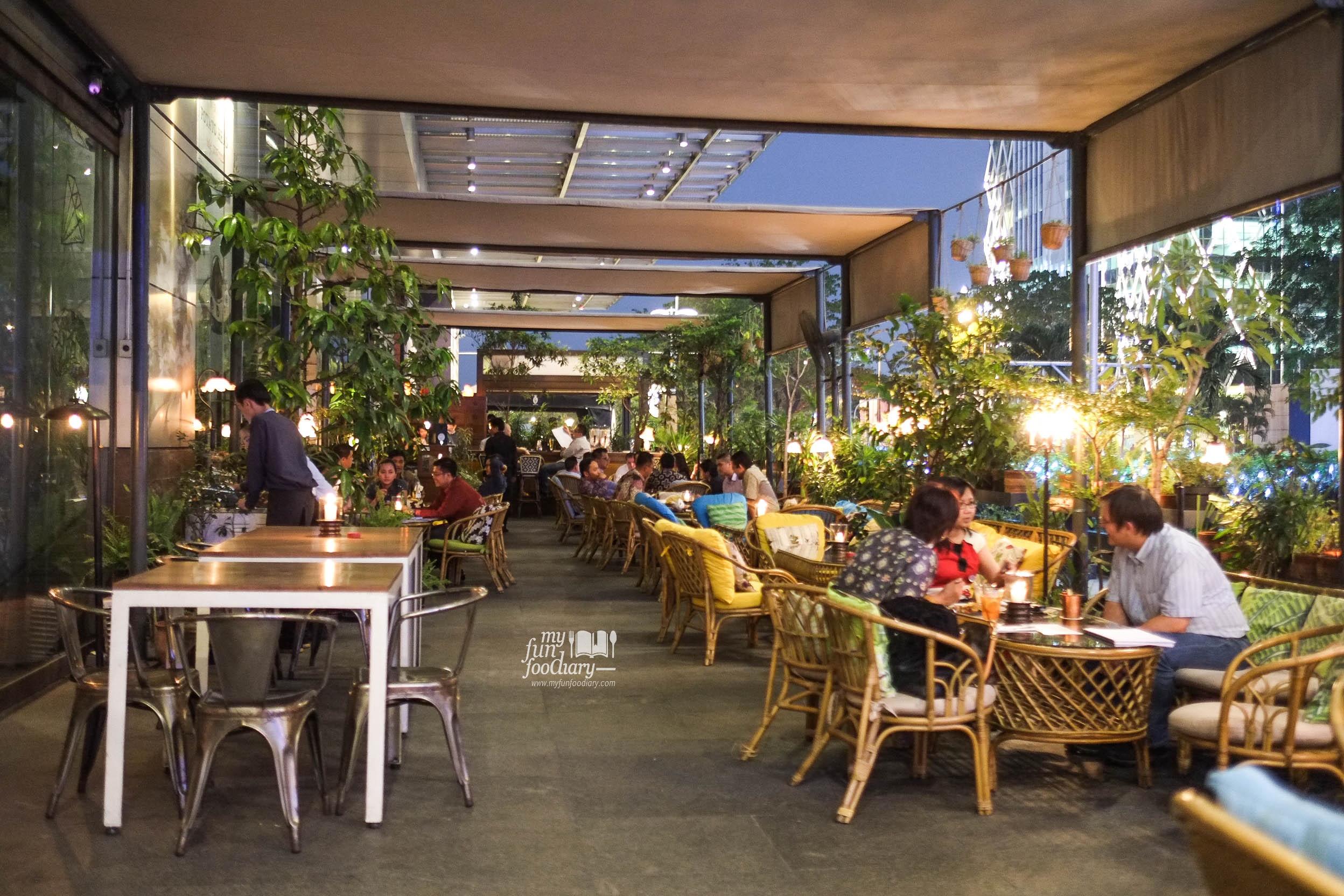 Outdoor Ambience at Potato Head SCBD Pacific Place Jakarta by Myfunfoodiary 01