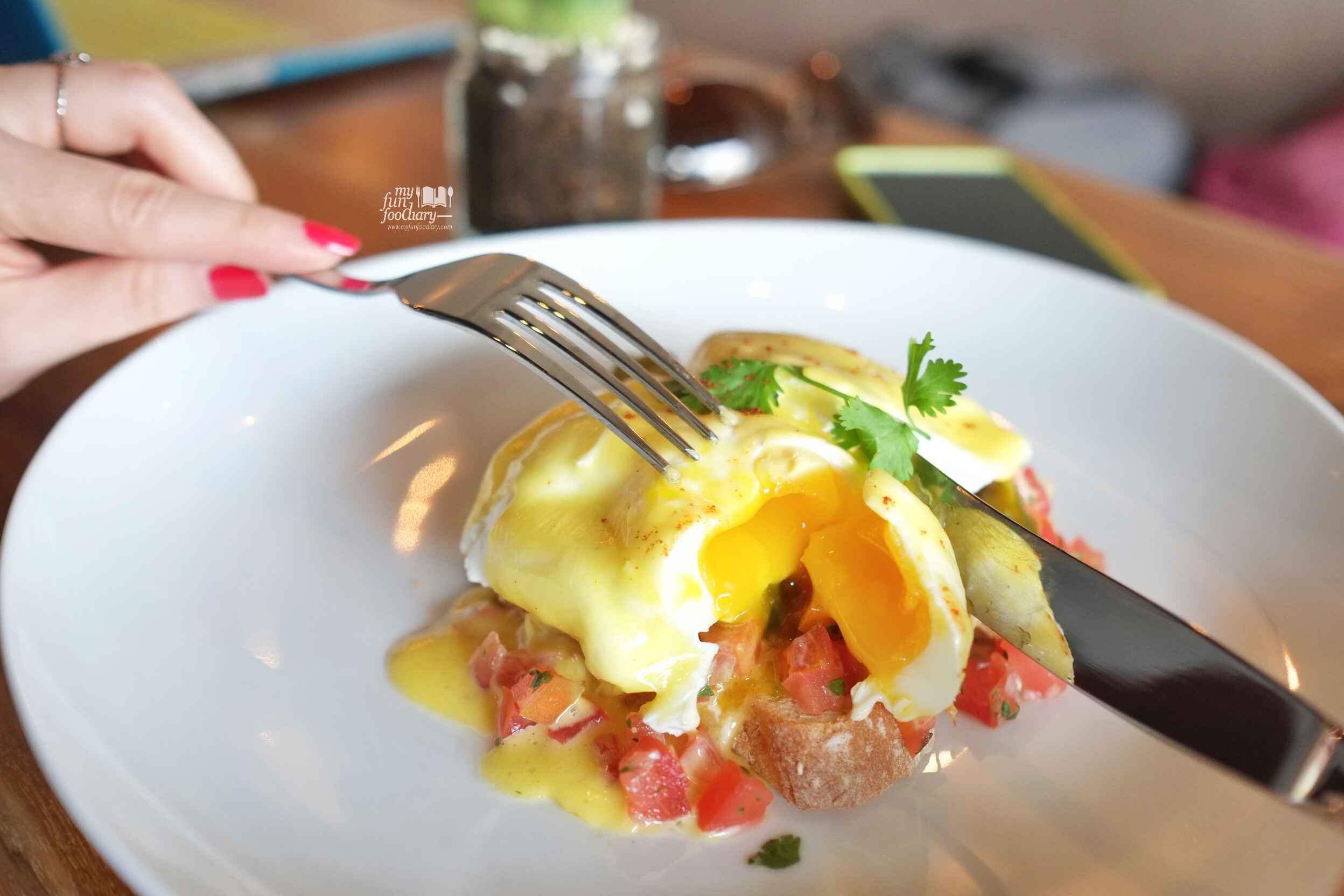 Eggs Benedict at The Fat Turtle by Myfunfoodiary 02