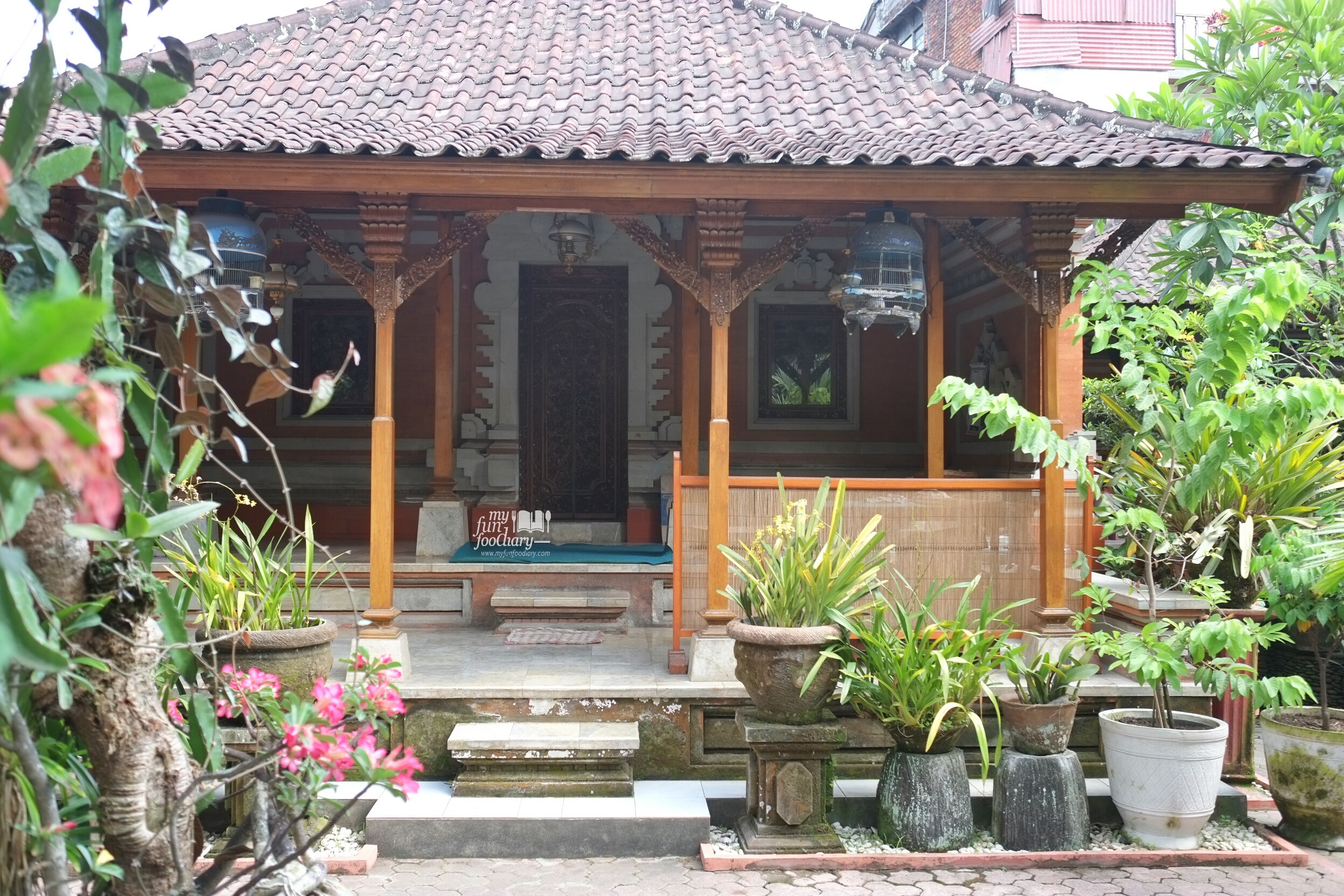 Lesehan area at Warung Teges Ubud Bali by Myfunfoodiary