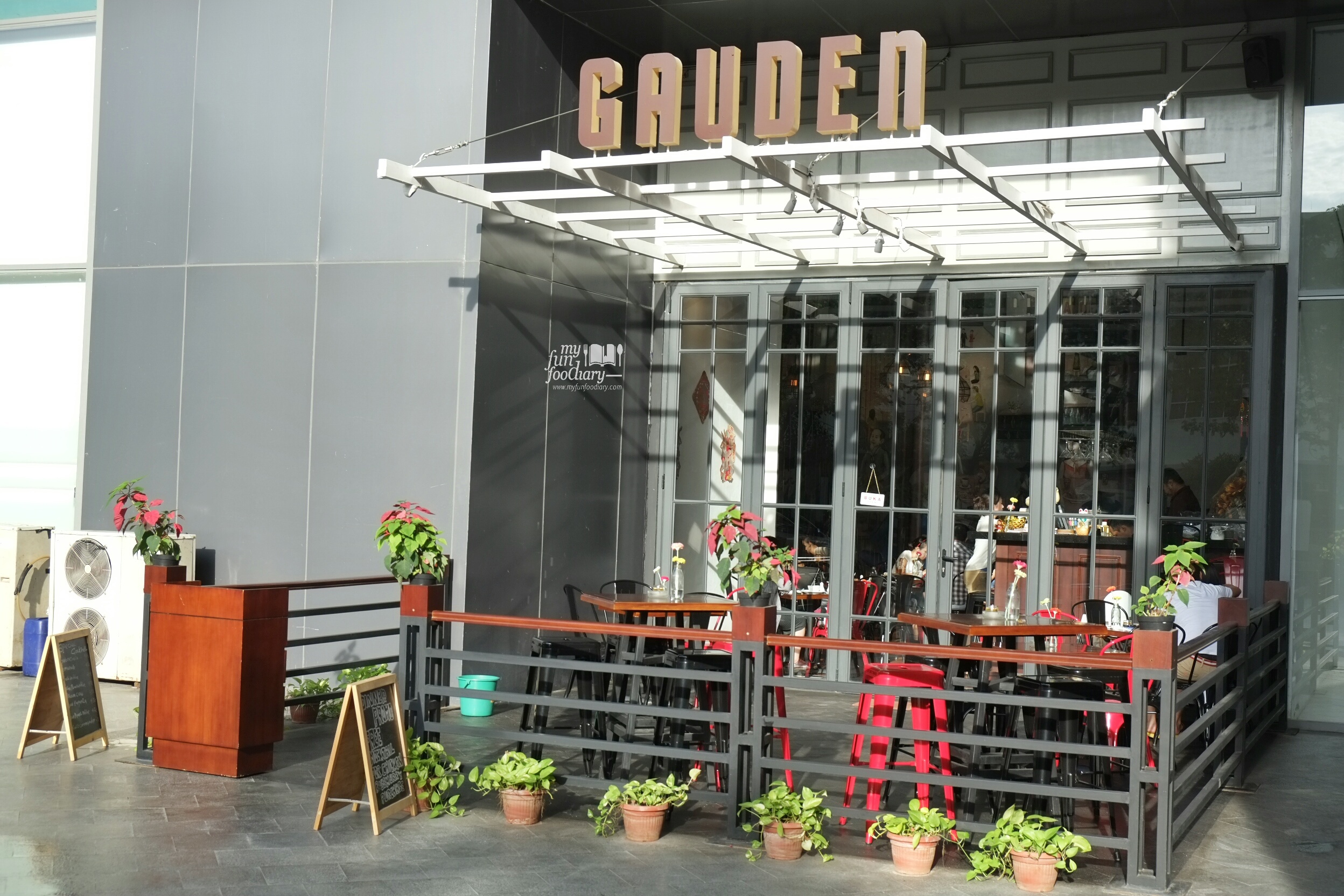 Outdoor Ambiance at Gauden Cafe and Bar by Myfunfoodiary