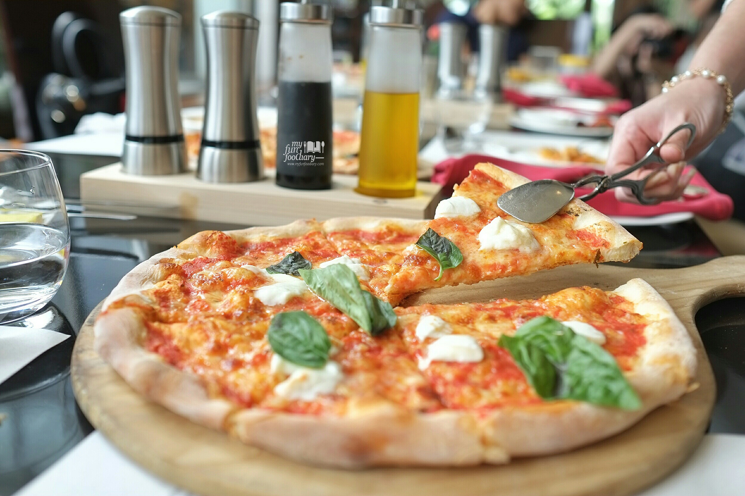 Pizza of The Day at Rosso Shangrila Jakarta by Myfunfoodiary