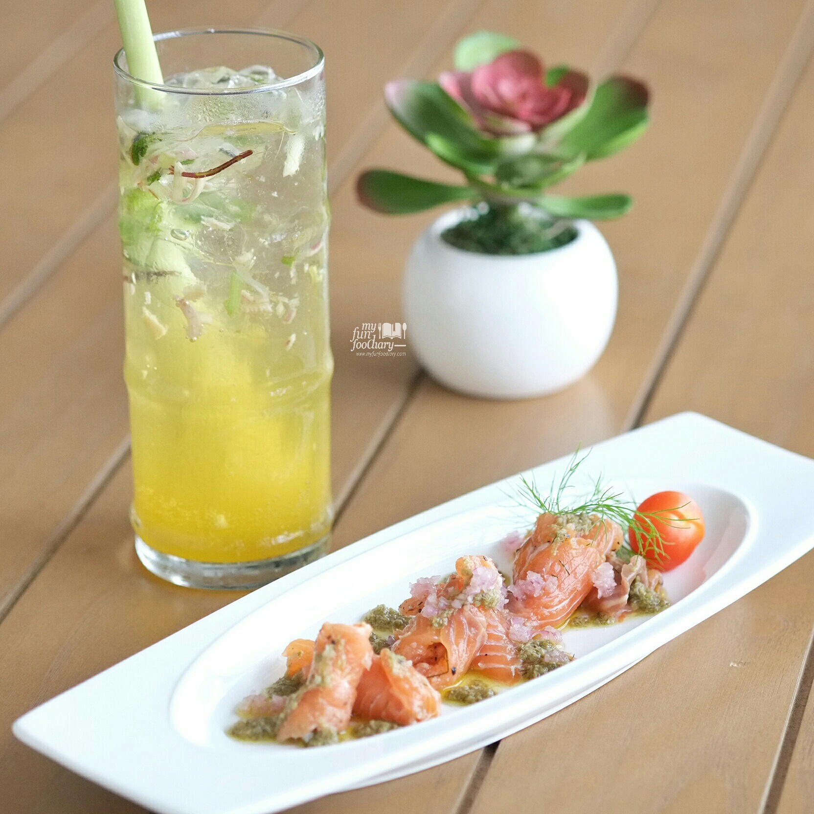 Salmon Gravlax at Clique Kitchen and Bar by Myfunfoodiary