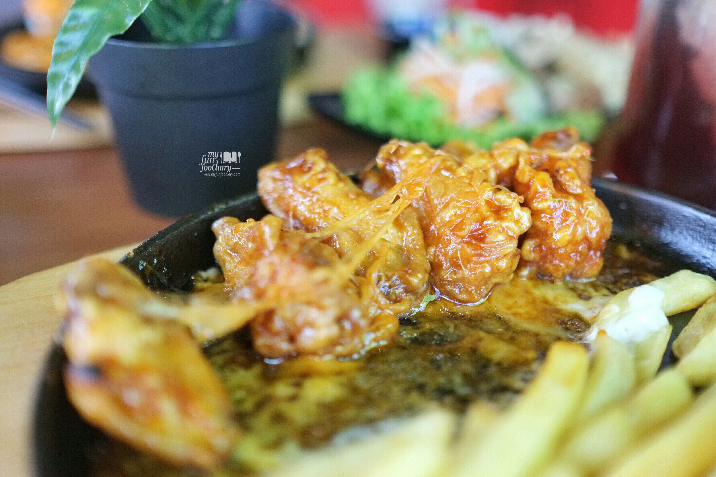 Spicy Chicken Wings with Cheese at Pat Bing Soo Korean Dessert by Myfunfoodiary 02