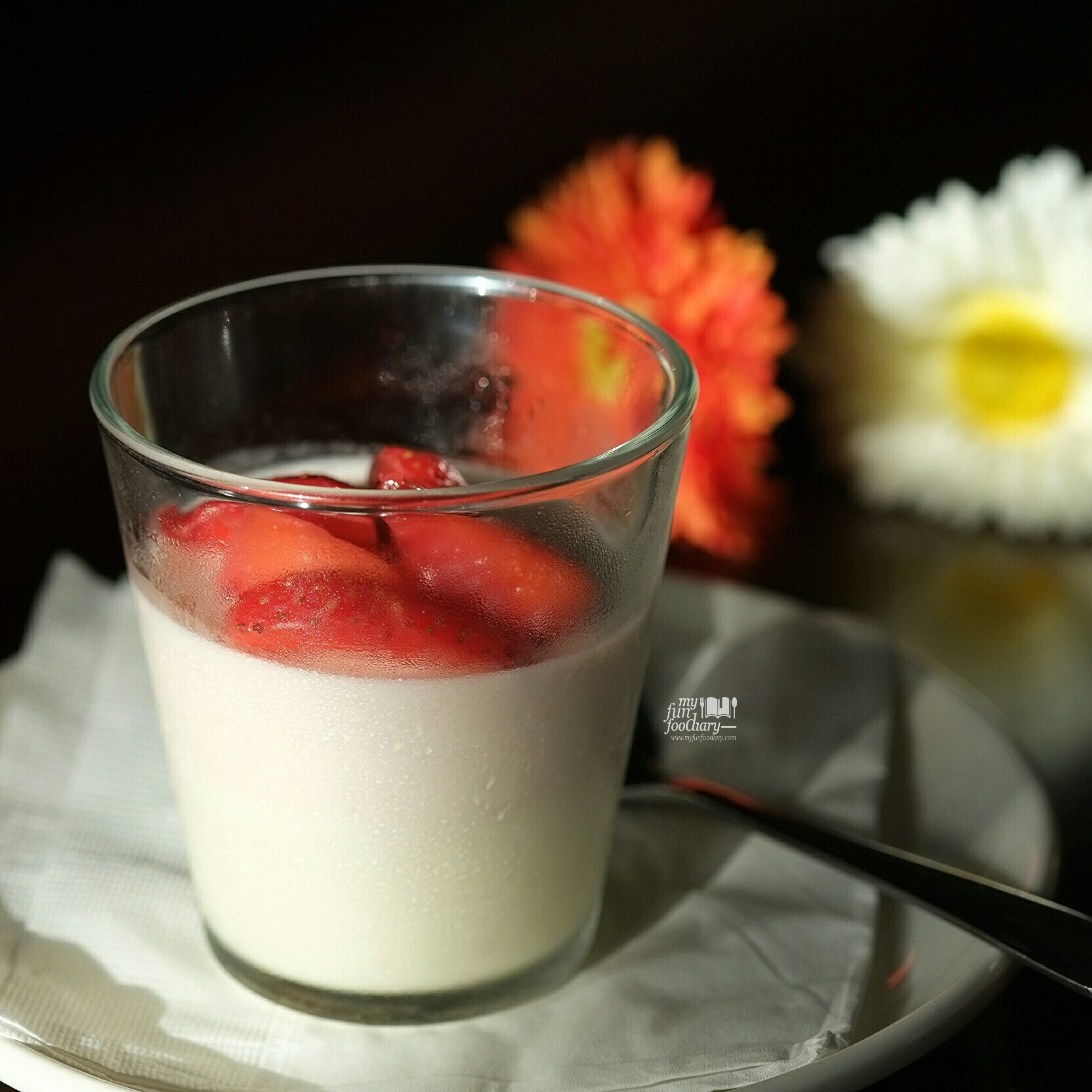 Strawberry Royal Creme at Gauden Cafe and Bar by Myfunfoodiary 01