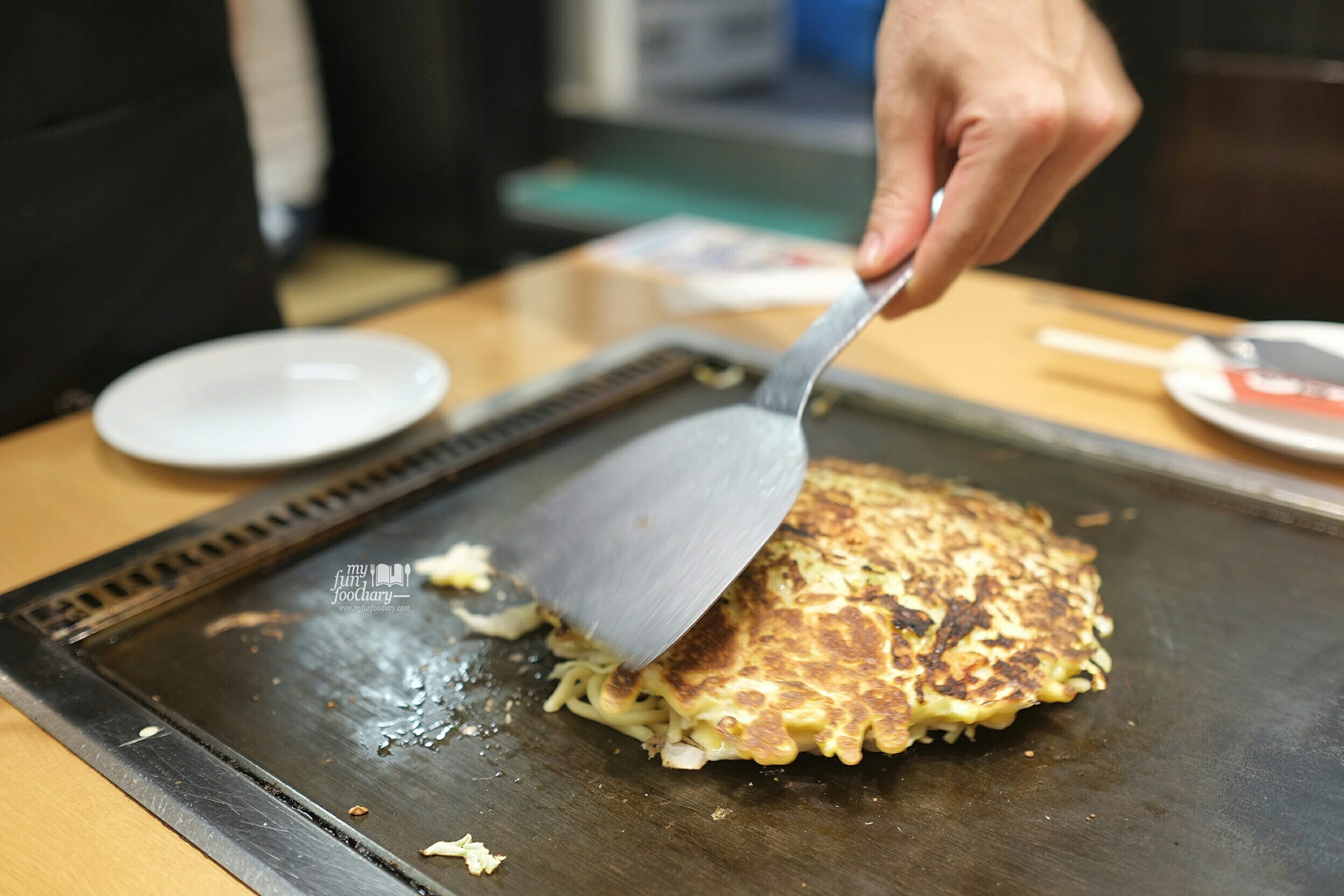 Third Step Turn Over Okonomiyaki at Tsuruhashi Fugetsu Dotonbori Osaka by Myfunfoodiary