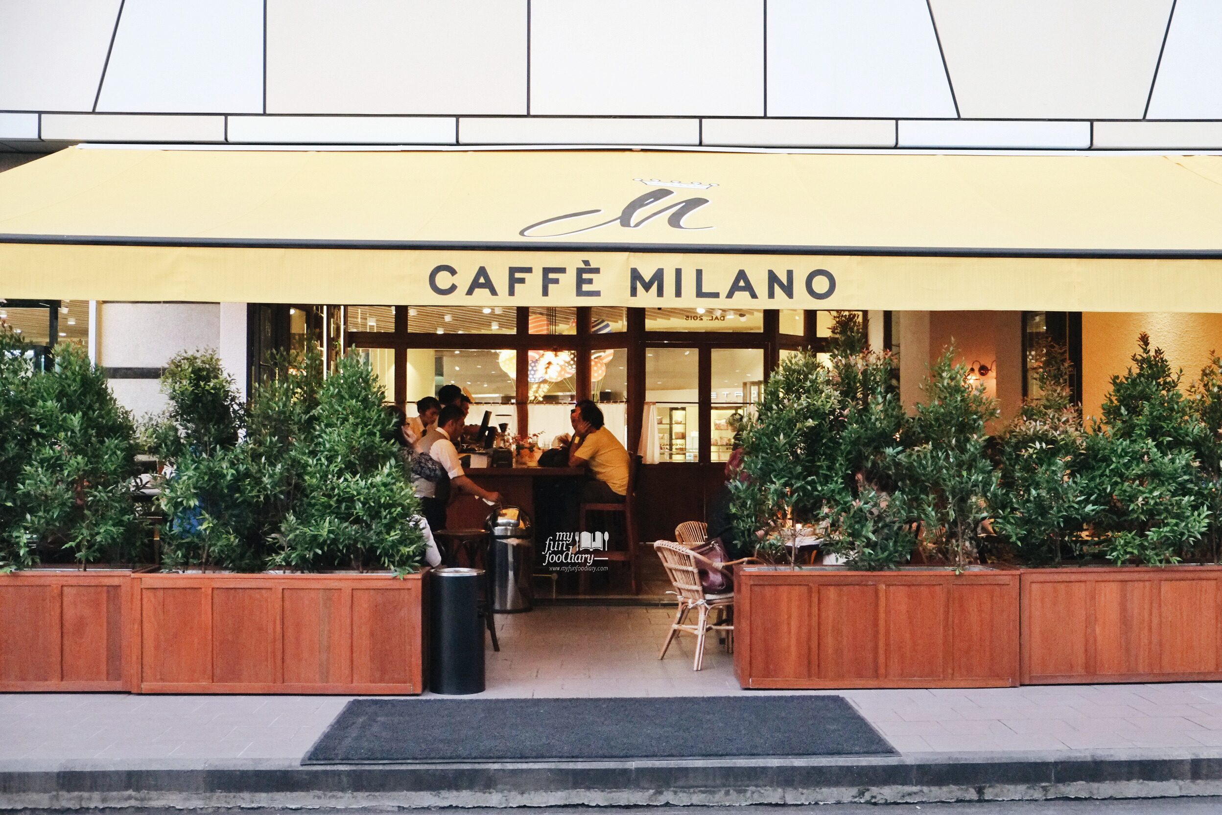 Tampak Depan Caffe Milano by Myfunfoodiary