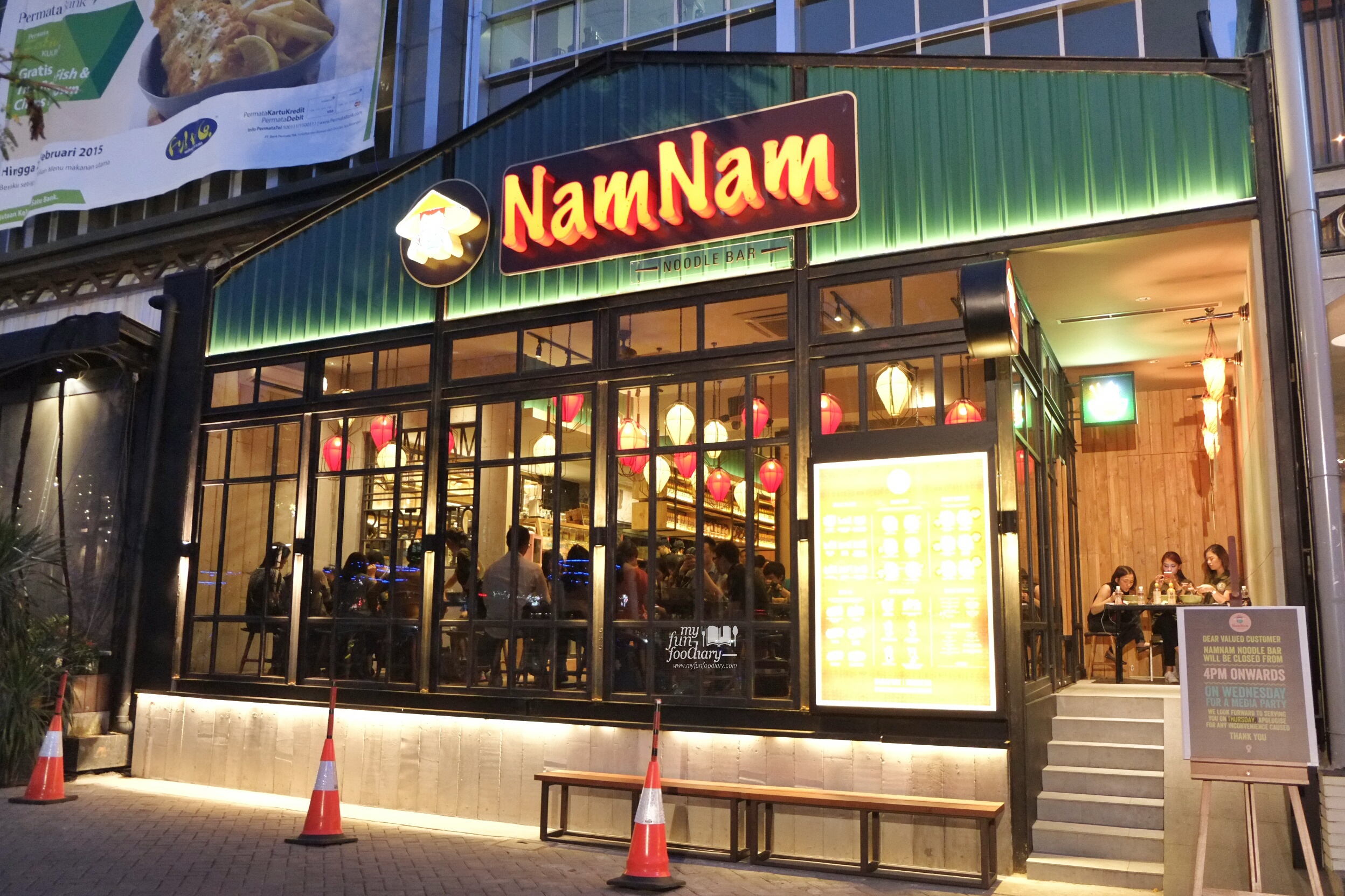 Tampak Luar Nam Nam Noodle Bar by Myfunfoodiary