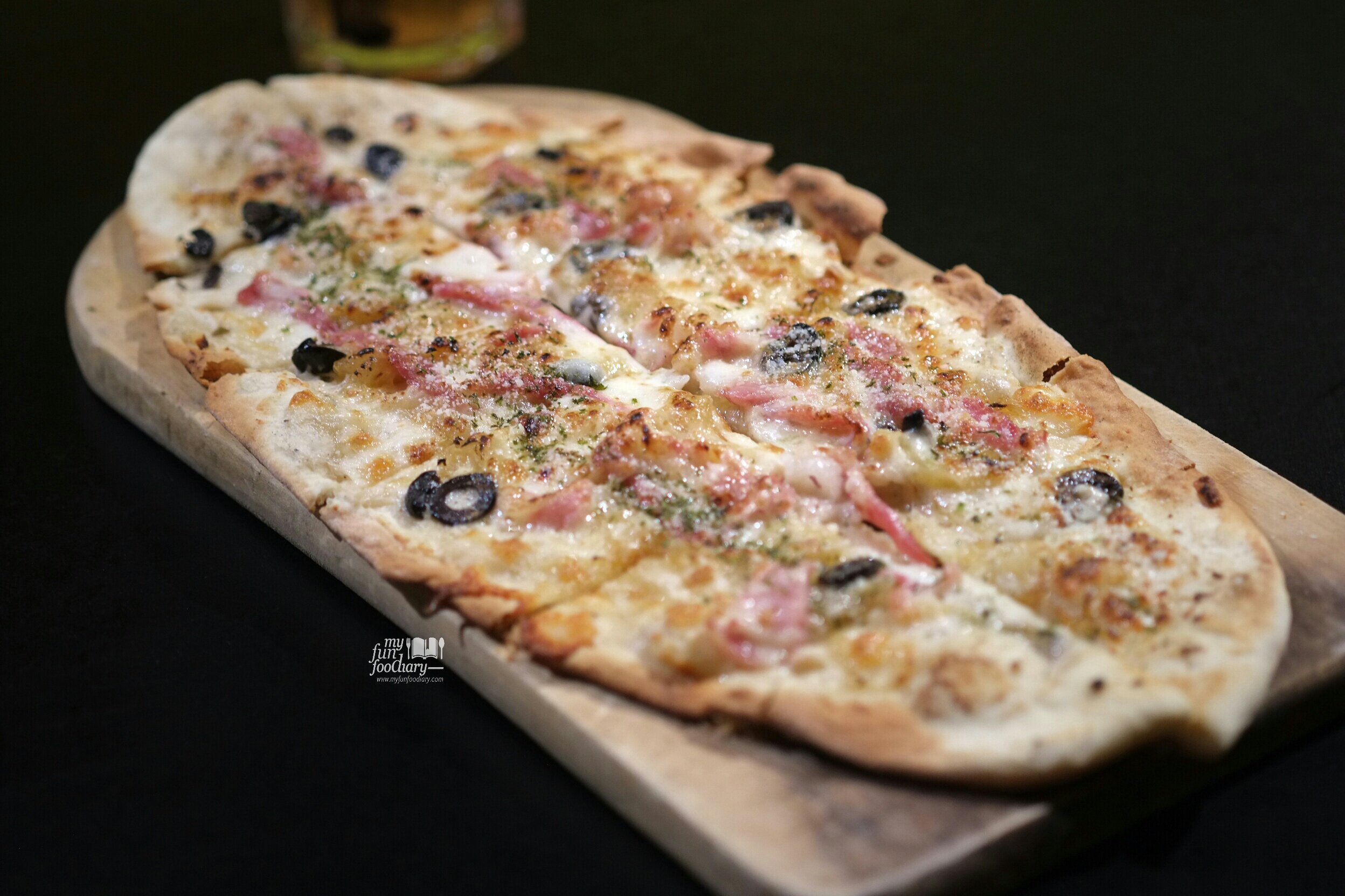 Bechamel Pizza at Commune Bistro and Grill by Myfunfoodiary