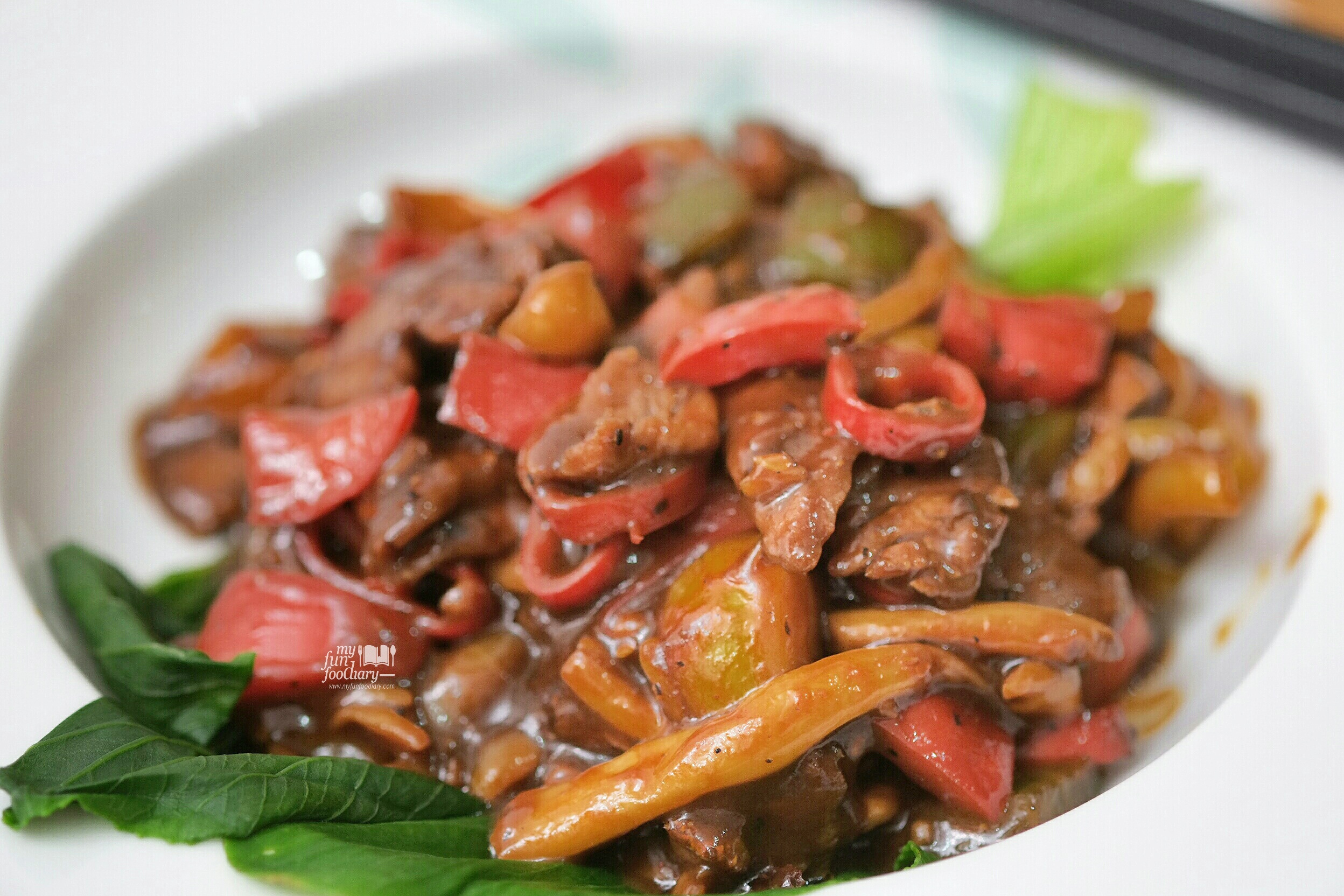 Black Pepper Beef with Mushroom by Mullie Myfunfoodiary close up