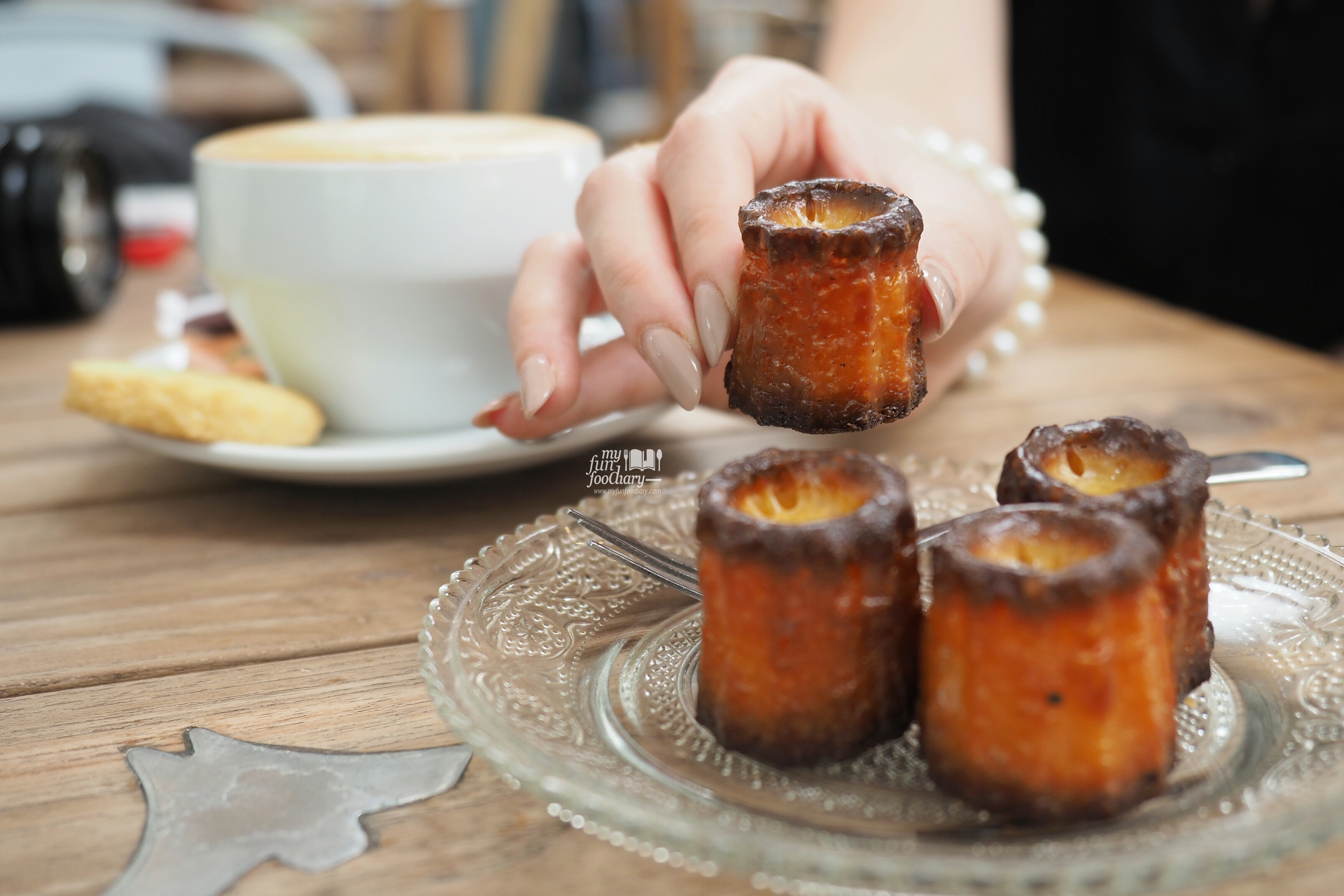 Canele Sophie Authentique by Myfunfoodiary 01.jpg