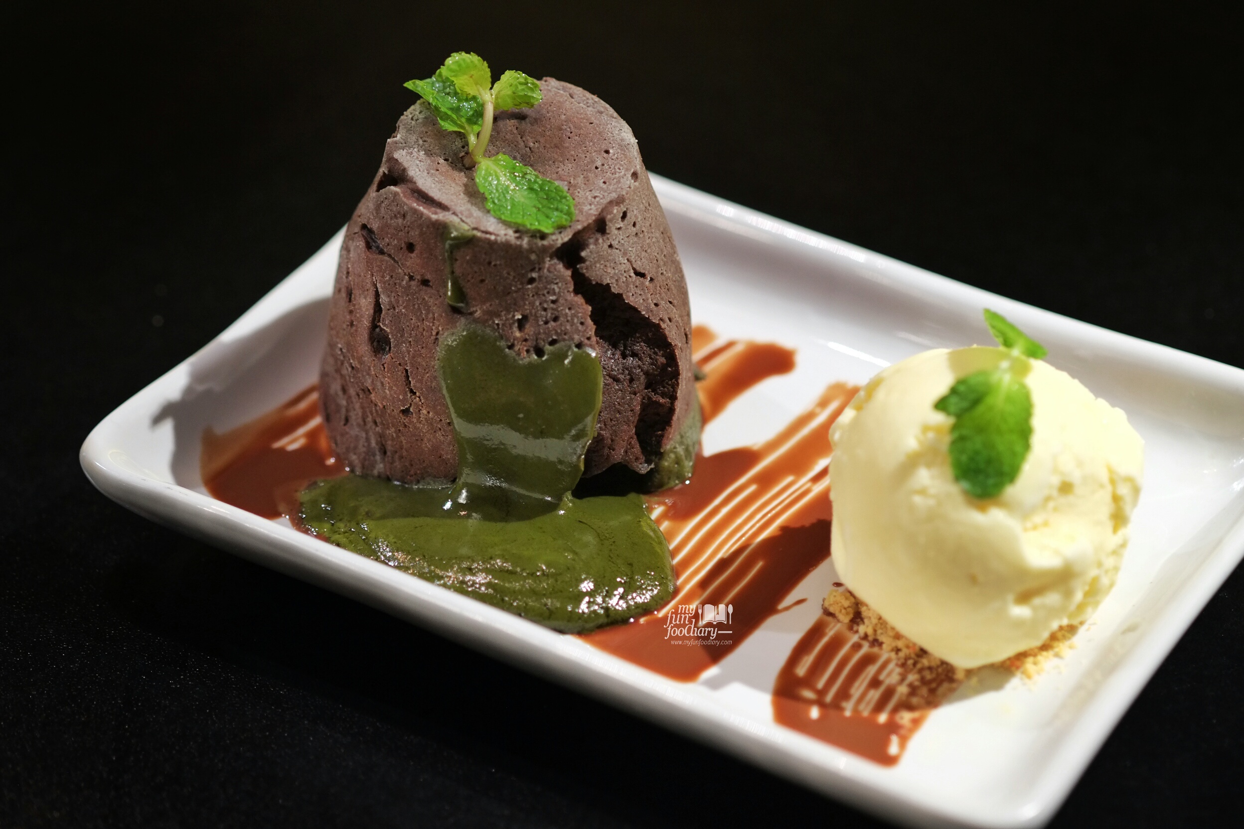 Green Tea Molten Cake at Commune Bistro & Grill by Myfunfoodiary 01