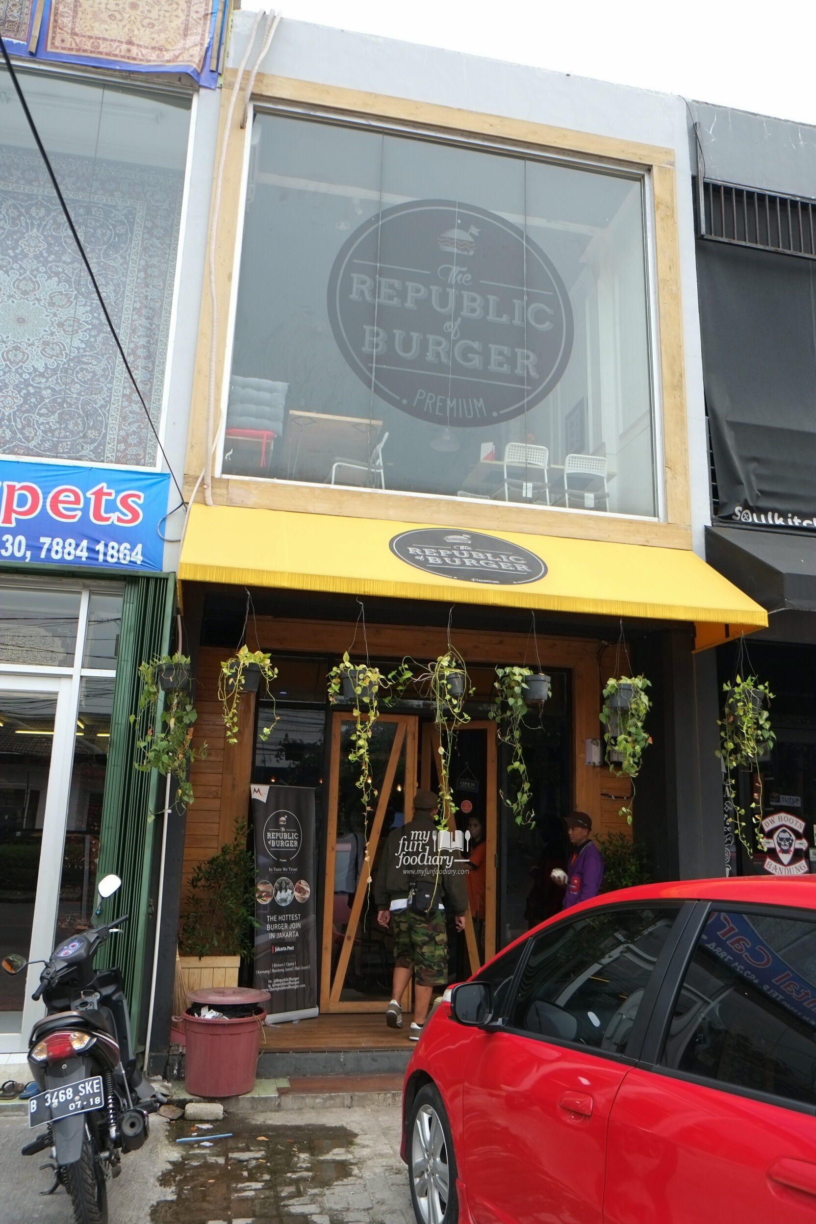 Tampak Depan The Republic of Burger Kemang by Myfunfoodiary