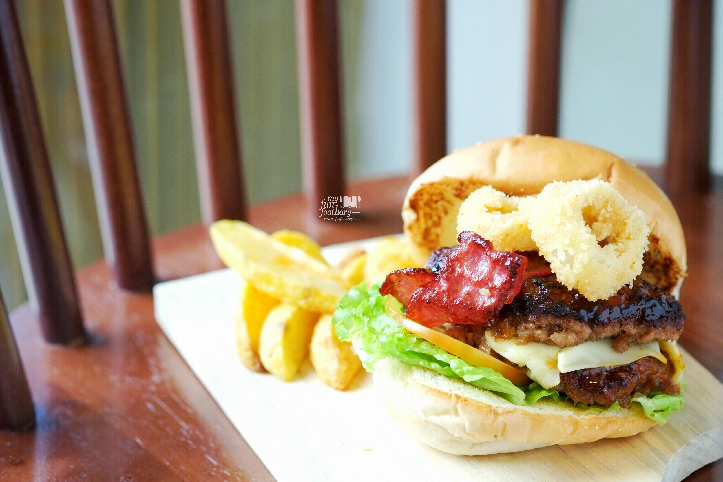 Bulldog Burger at Cafetaria Study Lounge by Myfunfoodiary