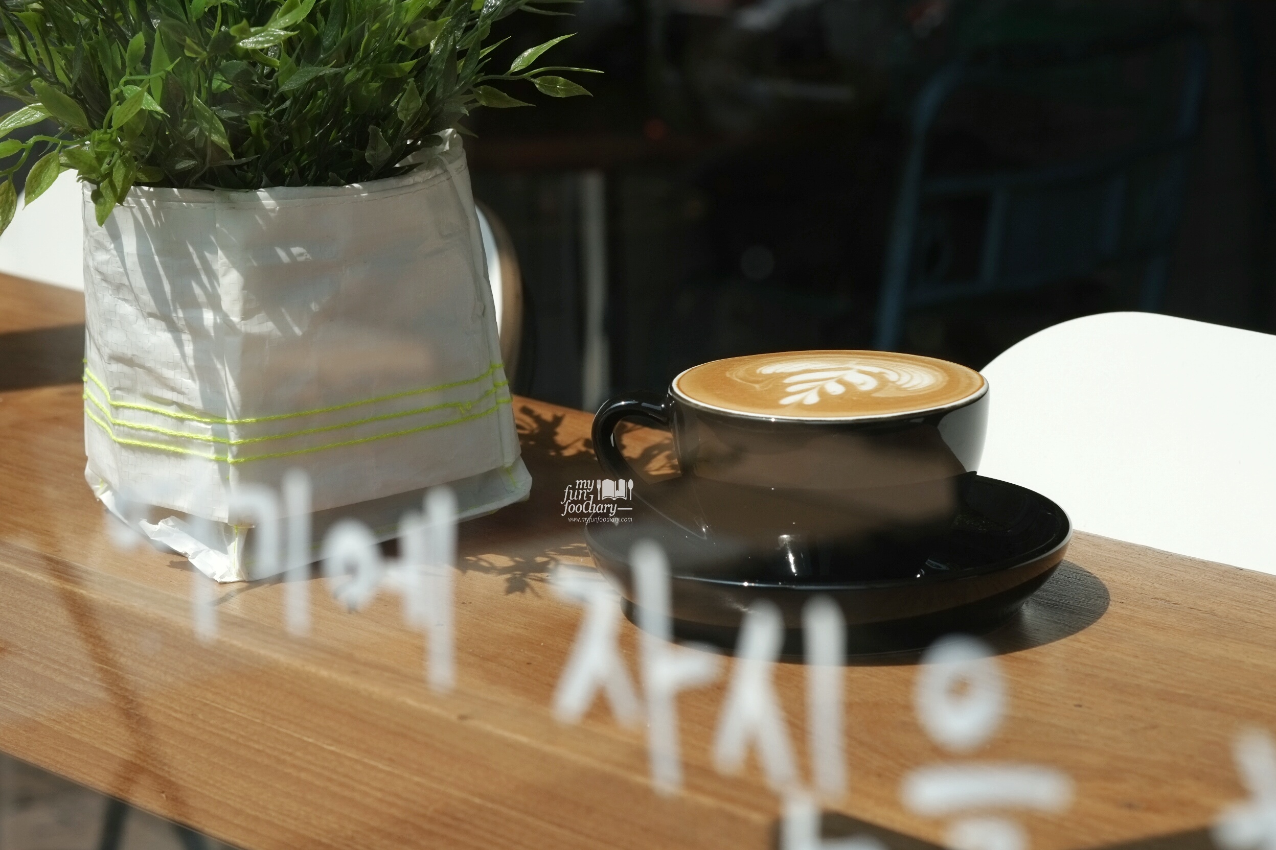Latte Coffee at Filosofi Kopi Melawai by Myfunfoodiary 03