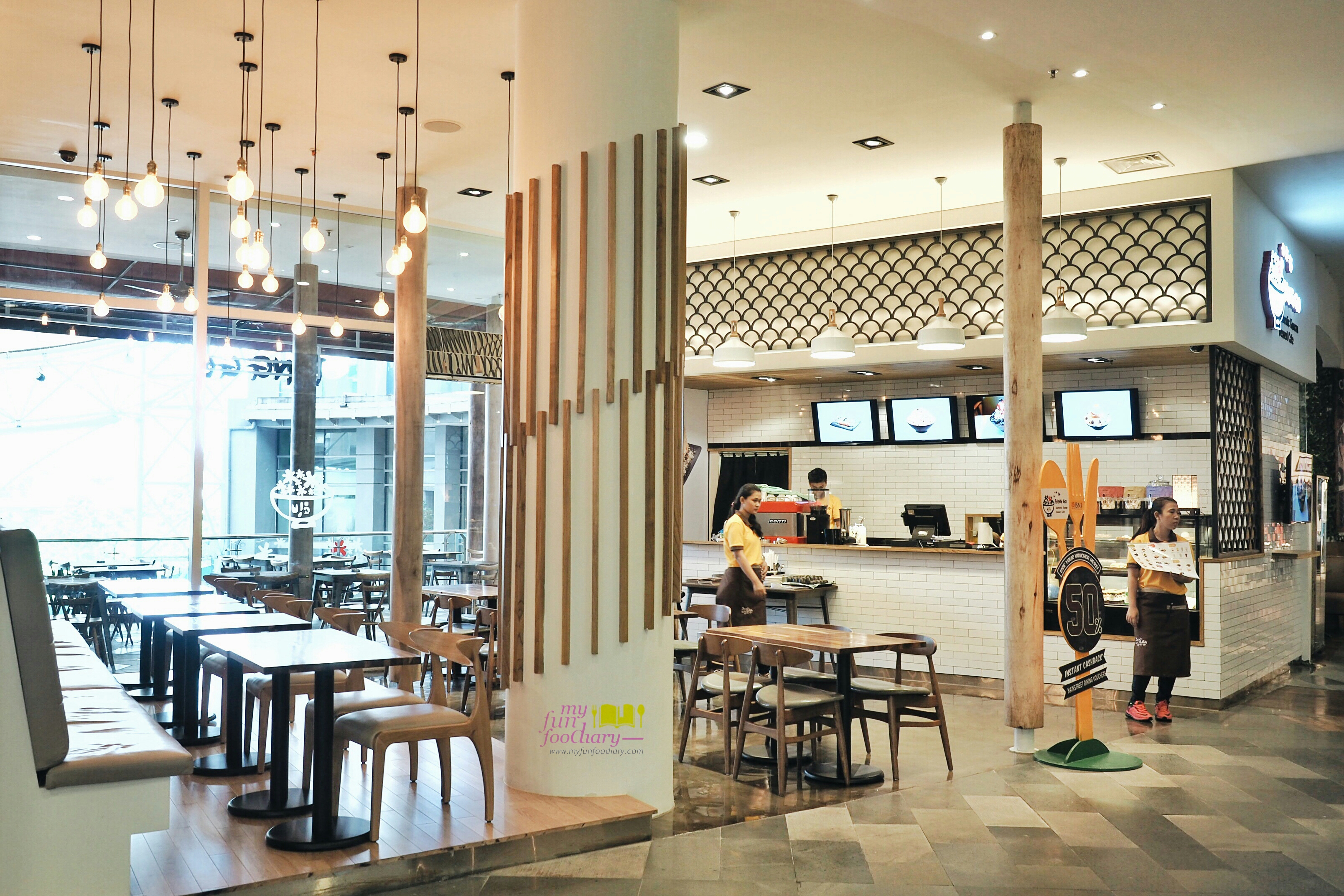 Suasana Indoor Bing Go Korean Dessert Cafe by Myfunfoodiary 01