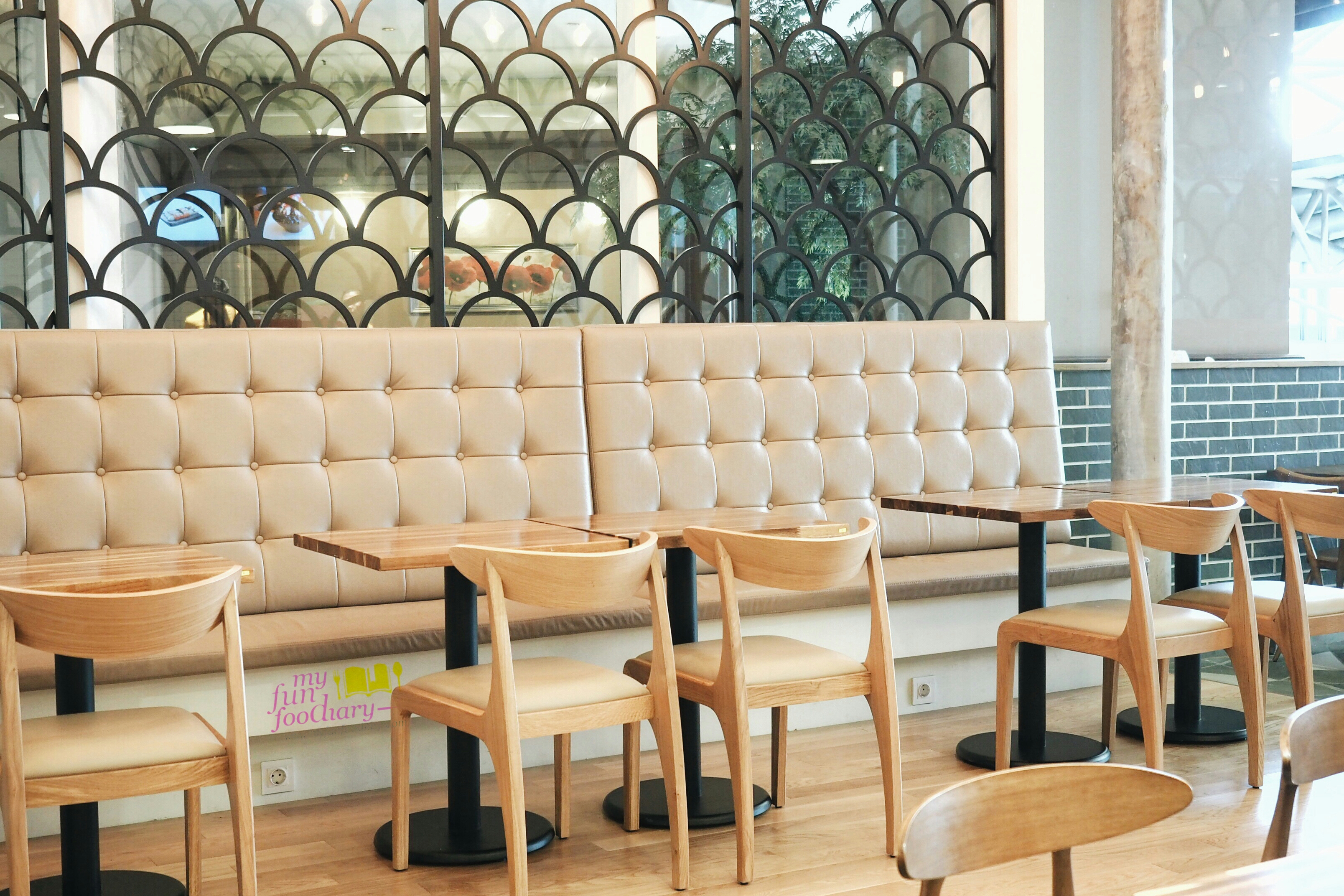 Suasana Indoor Bing Go Korean Dessert Cafe by Myfunfoodiary