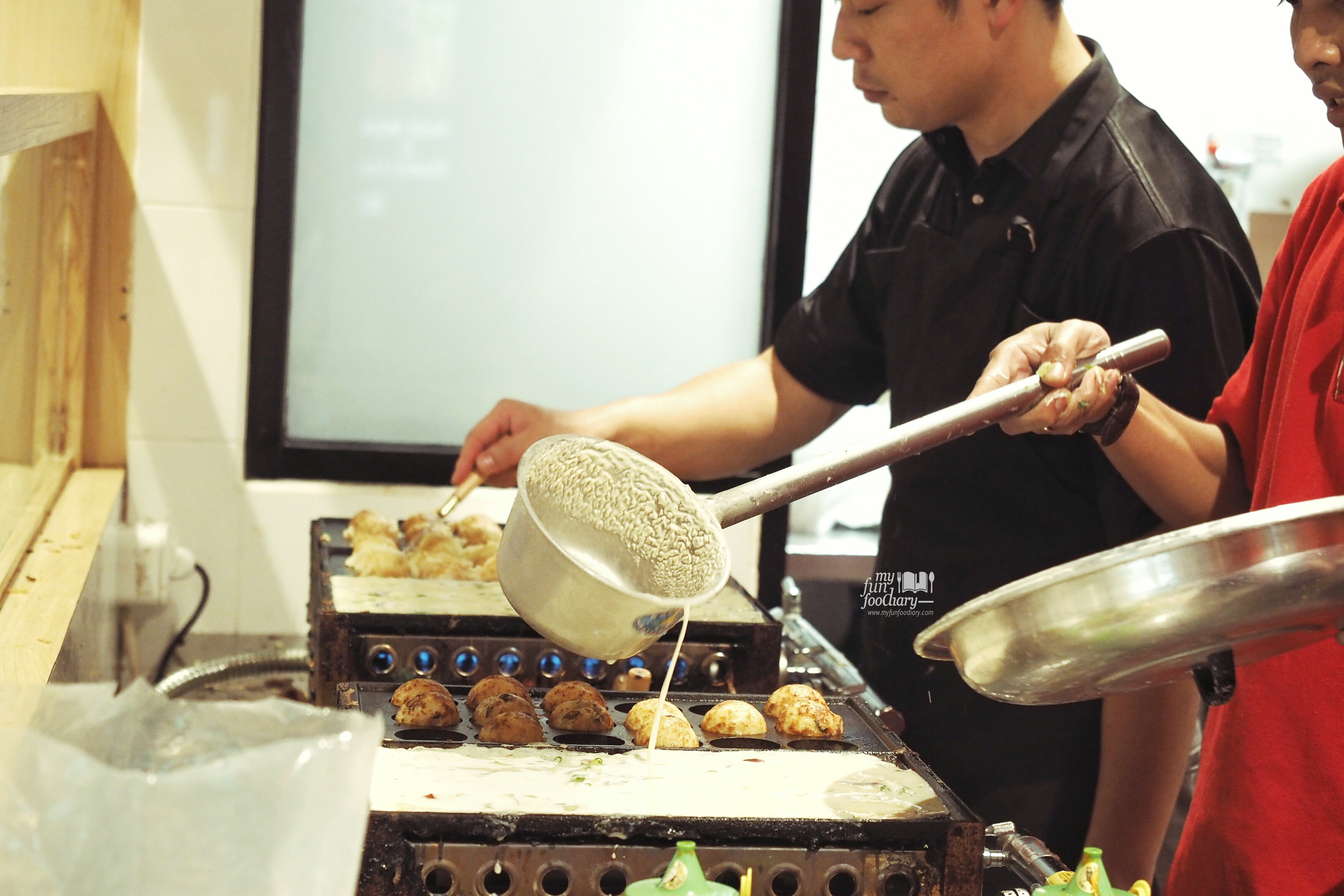 Takoyaki Making at Yamatoya at The Food Culture AEON Mall by Myfunfoodiary