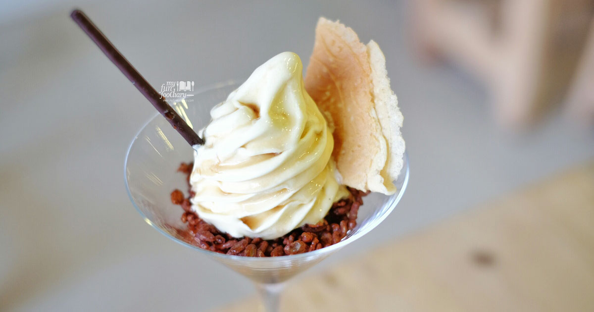 [NEW SPOT] Baileys and Green Tea Soft Serve Ice Cream at Touketsu Dessert House | myfunfoodiary.com