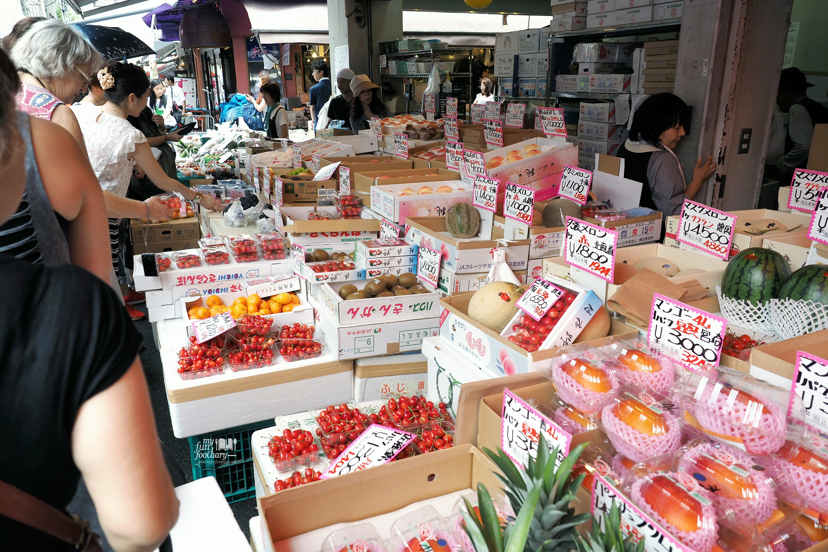 Fruits everywhere at Tsukiji Market Japan by Myfunfoodiary
