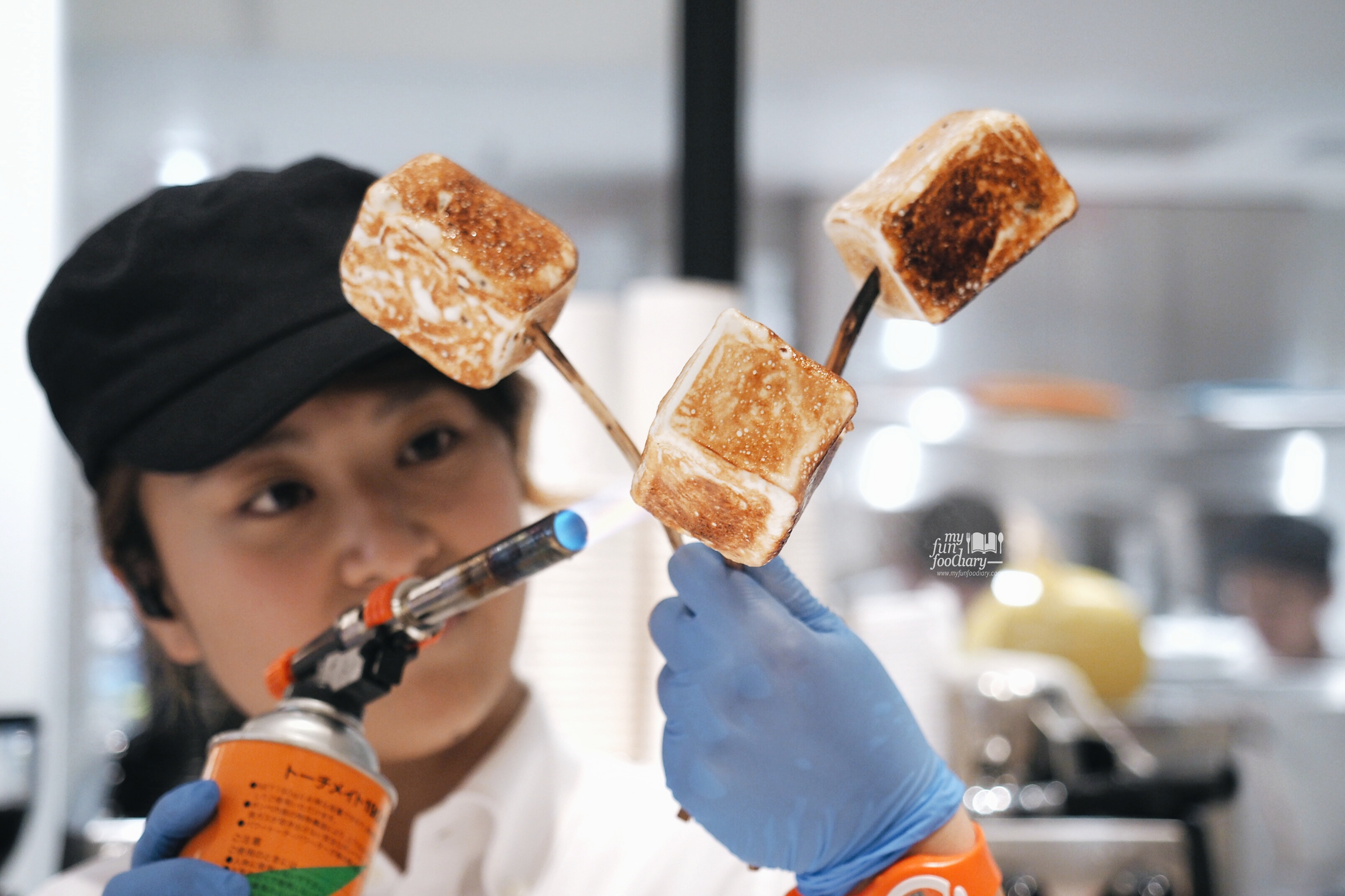 Frozen Smores torched process at DAB Tokyo by Myfunfoodiary