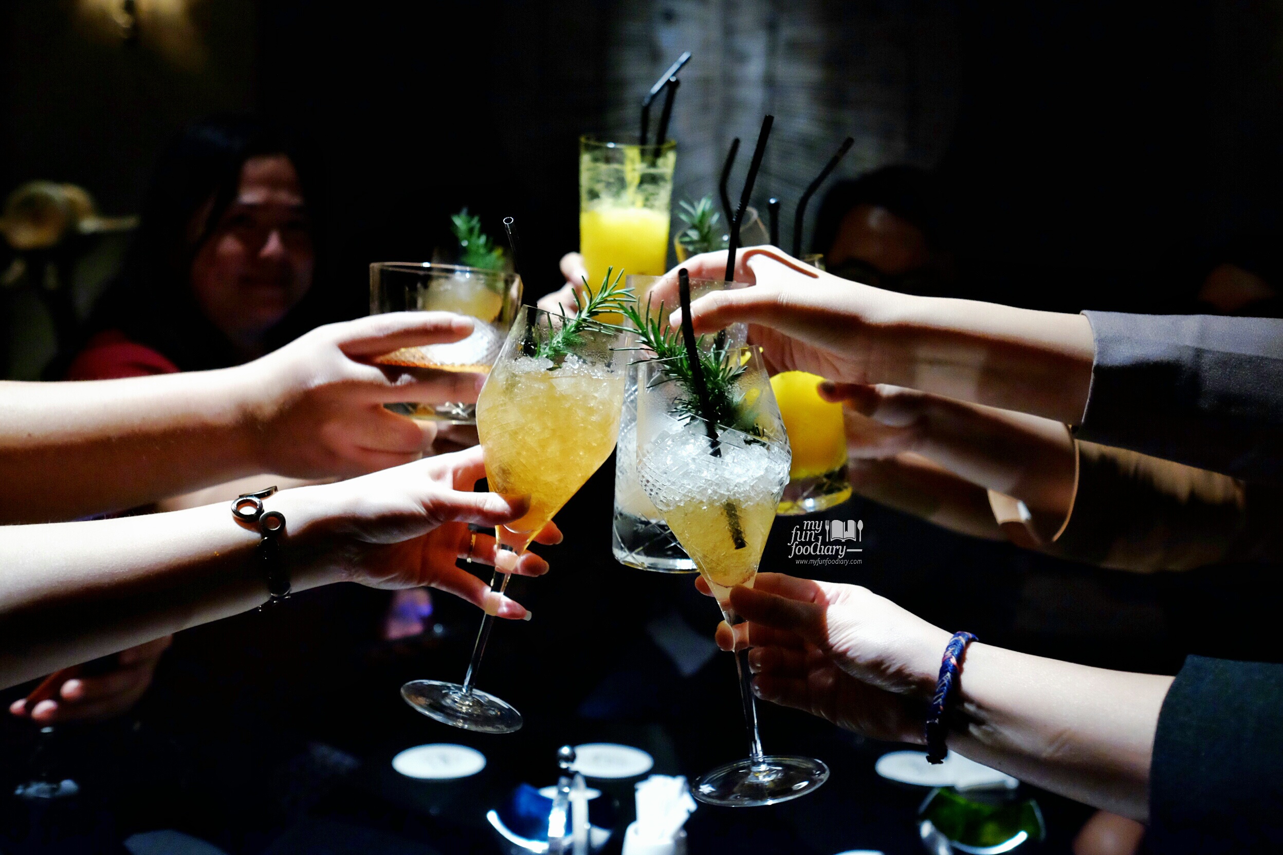 Cheers at Barong Bar Fairmont Jakarta by Myfunfoodiary