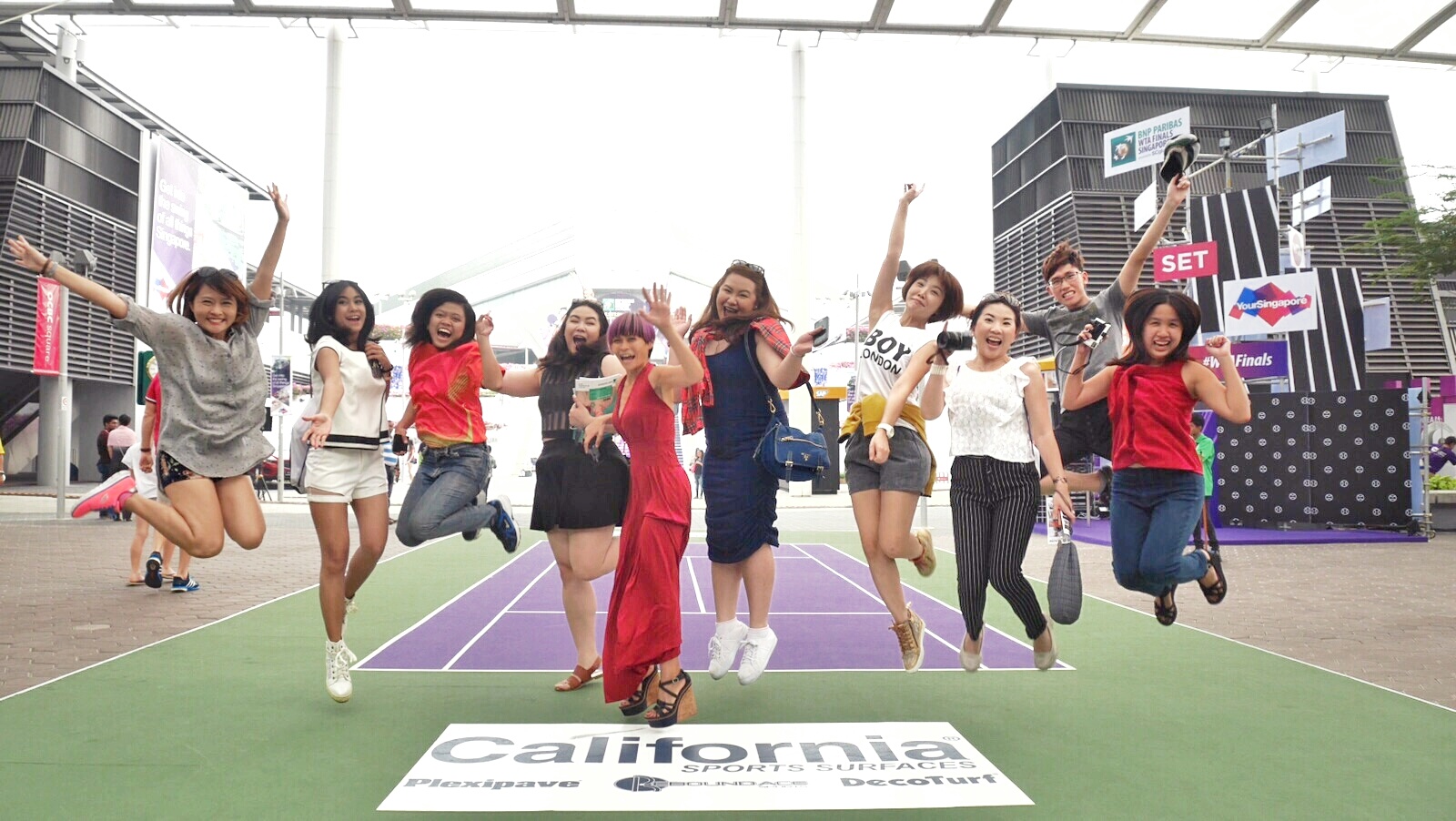 Happy Jump with Anisa and the other bloggers before the match at Singapore Indoor Stadium