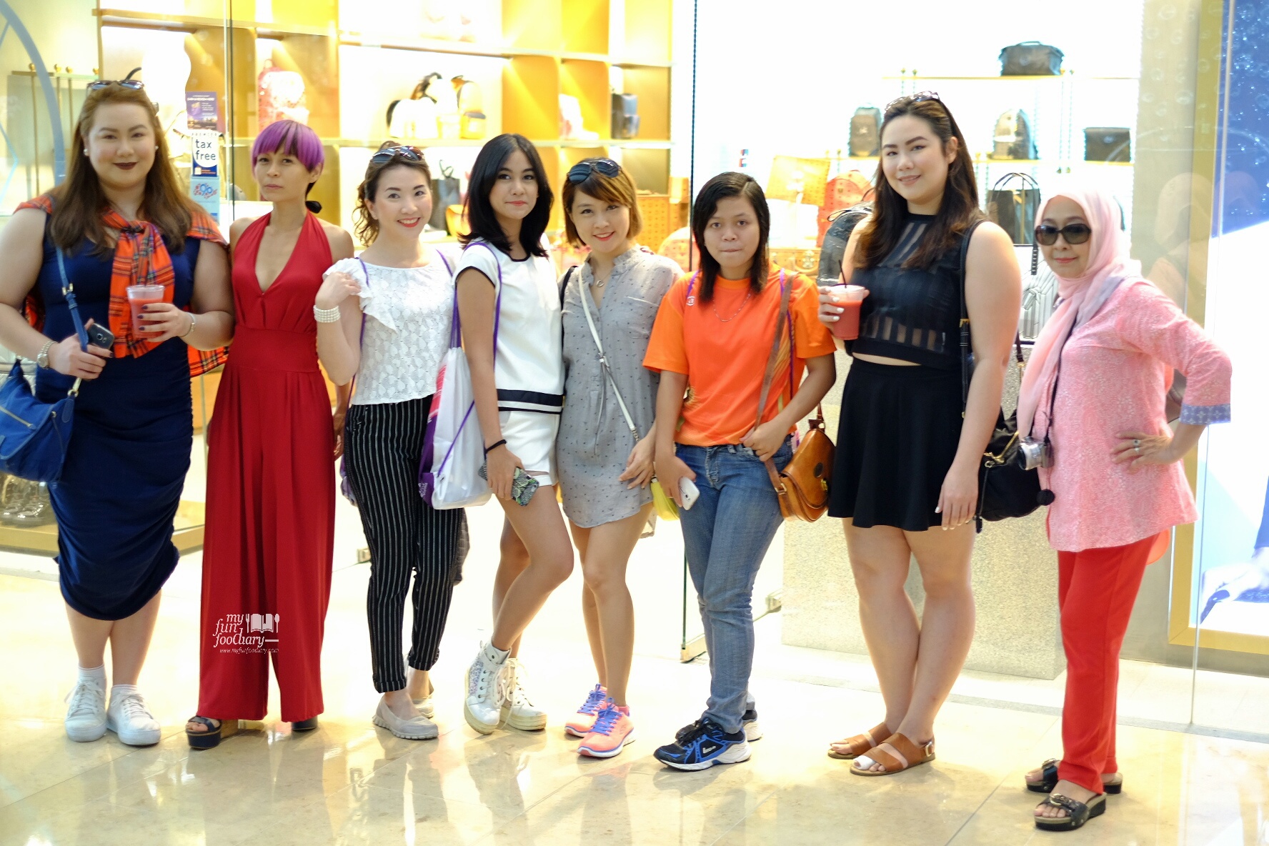 Me and Anisa together with the other bloggers at Marina Bay Sands by Myfunfoodiary