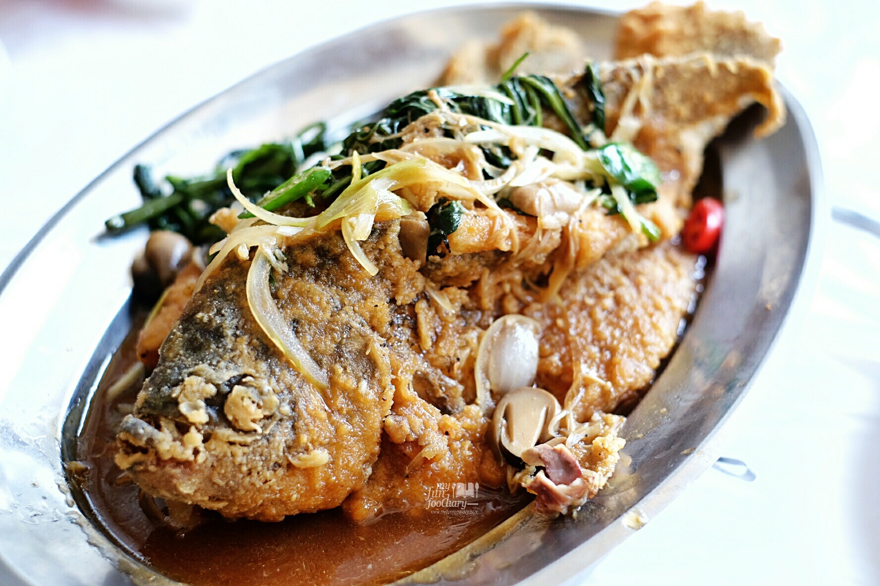 Gurame Goreng ala Layar at Layar Seafood Jakarta by Myfunfoodiary