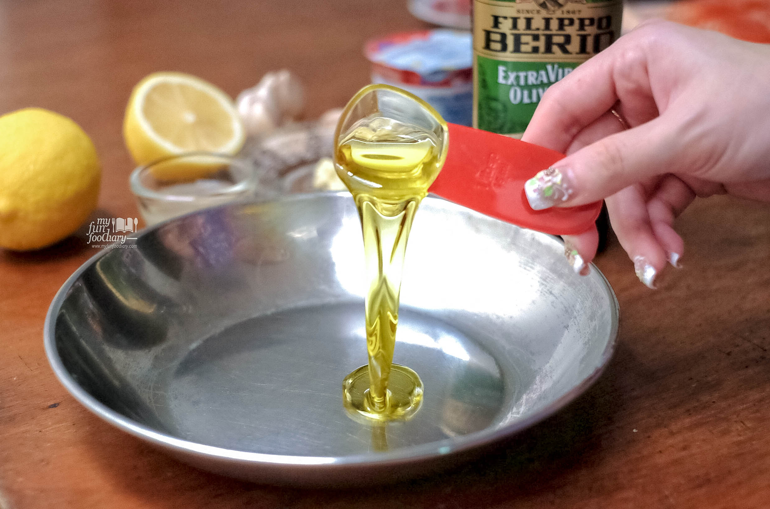 Clear olive oil - Filippo Berio by Myfunfoodiary